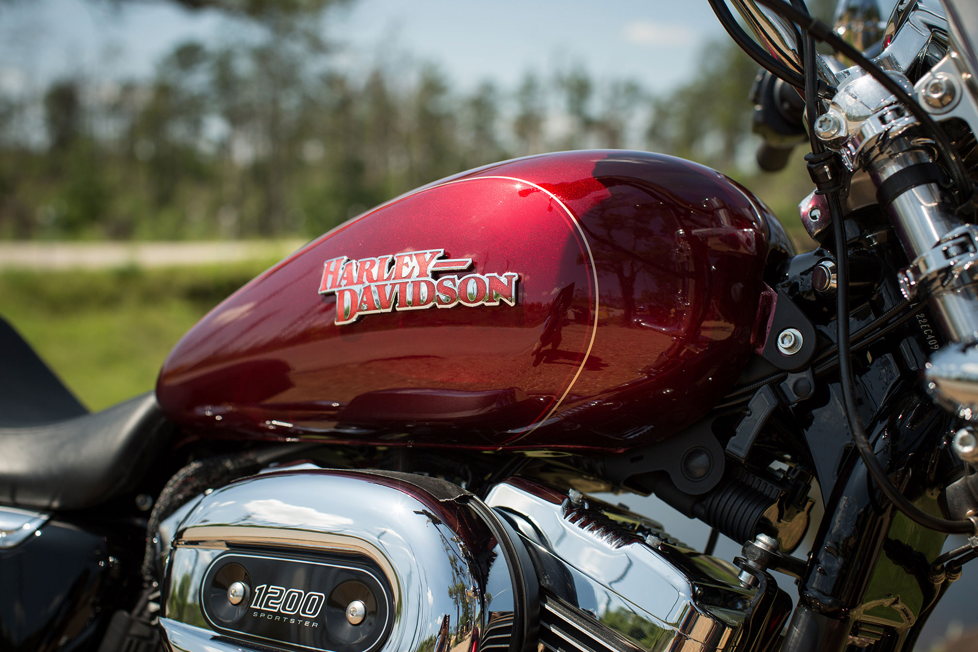 Завантажити шпалери Harley Davidson Superlow на телефон безкоштовно