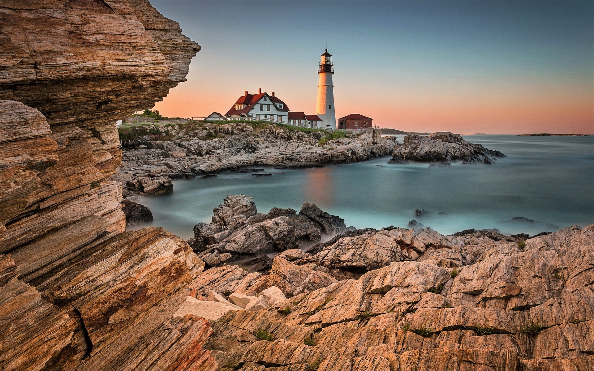 Free download wallpaper Sea, Ocean, Lighthouse, Man Made on your PC desktop