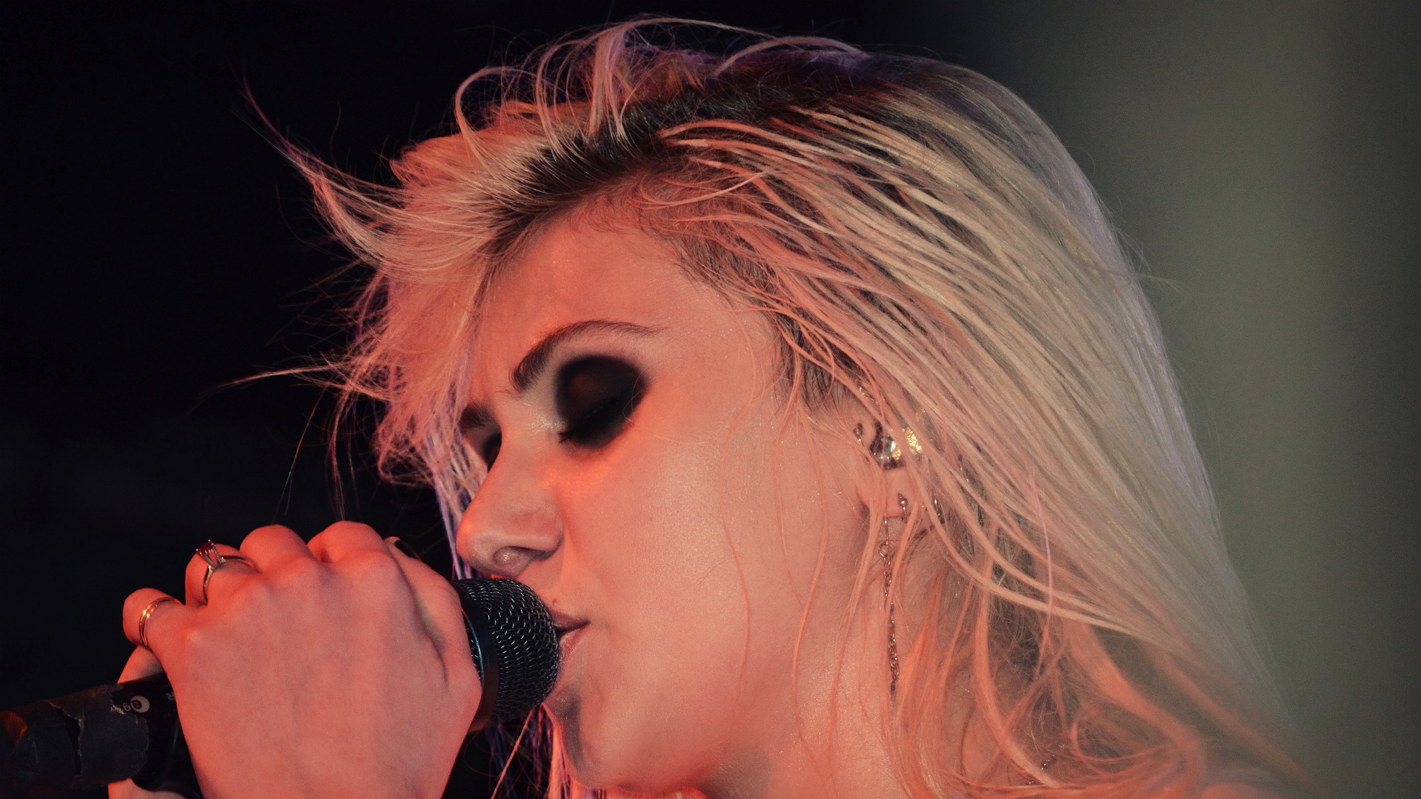 Download mobile wallpaper Music, Taylor Momsen for free.