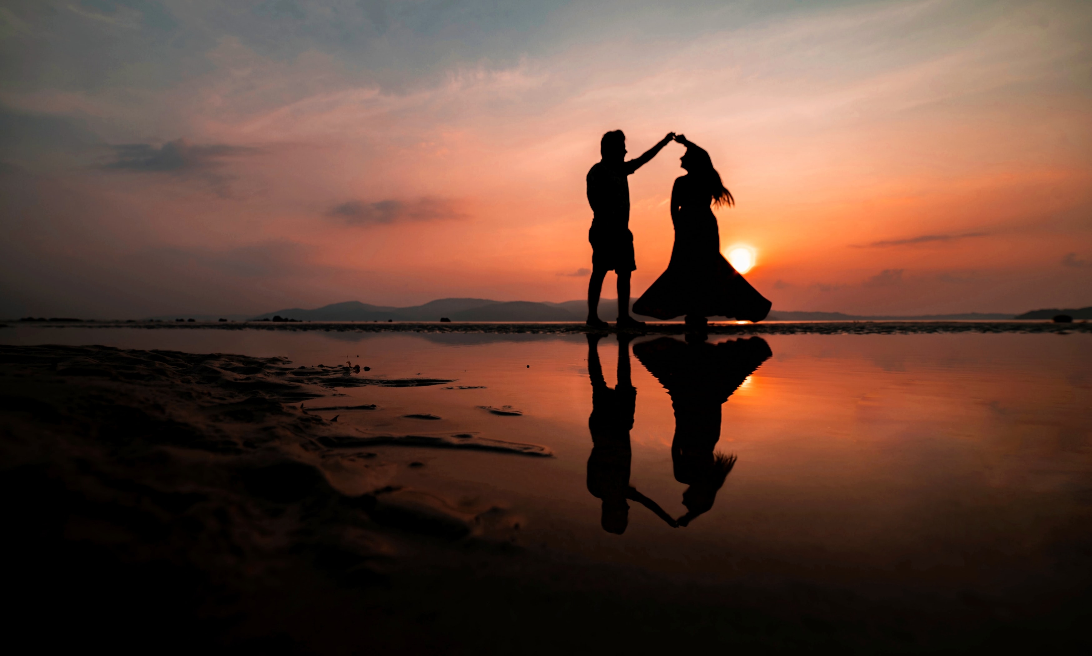 pair, dance, silhouettes, love, sunset, beach, dark, couple HD wallpaper