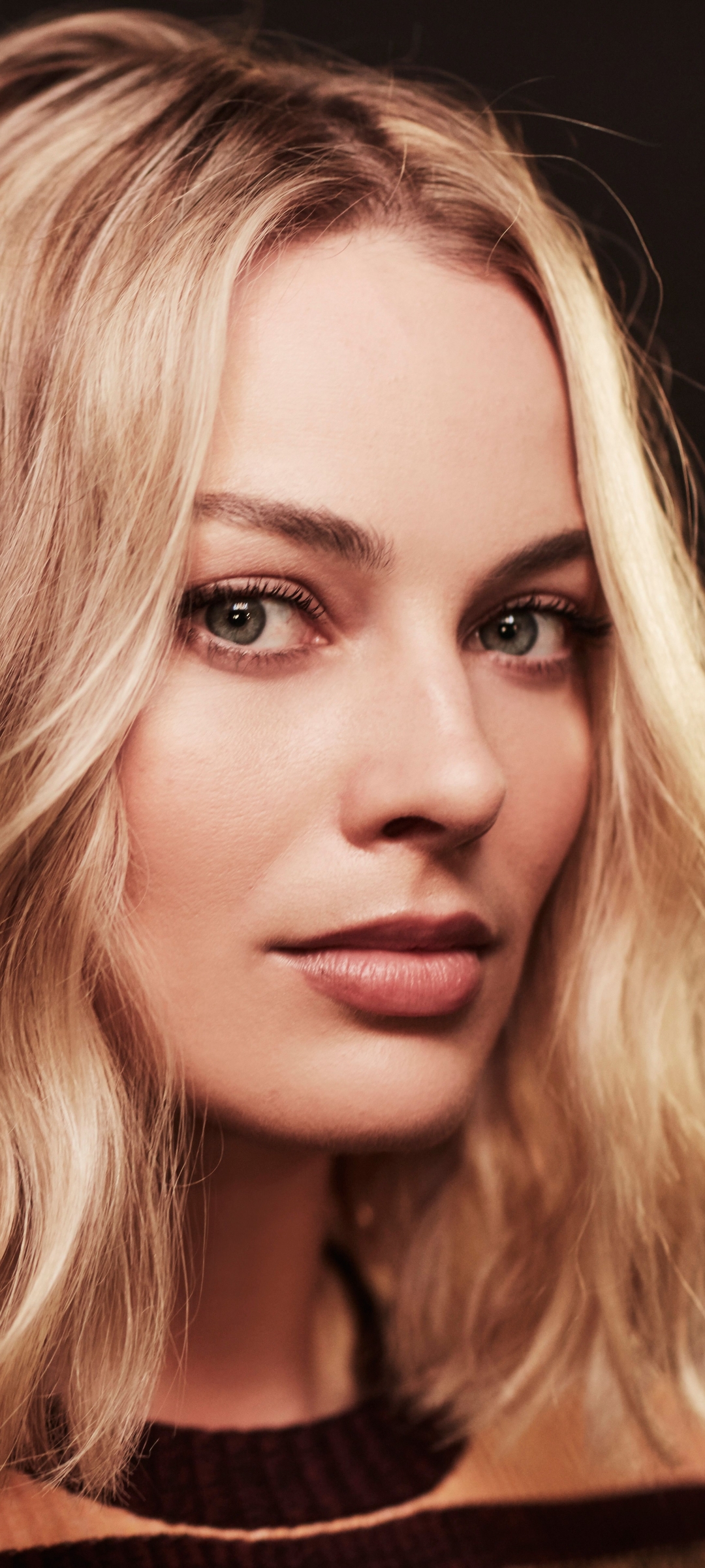 Download mobile wallpaper Blonde, Face, Celebrity, Actress, Australian, Margot Robbie for free.