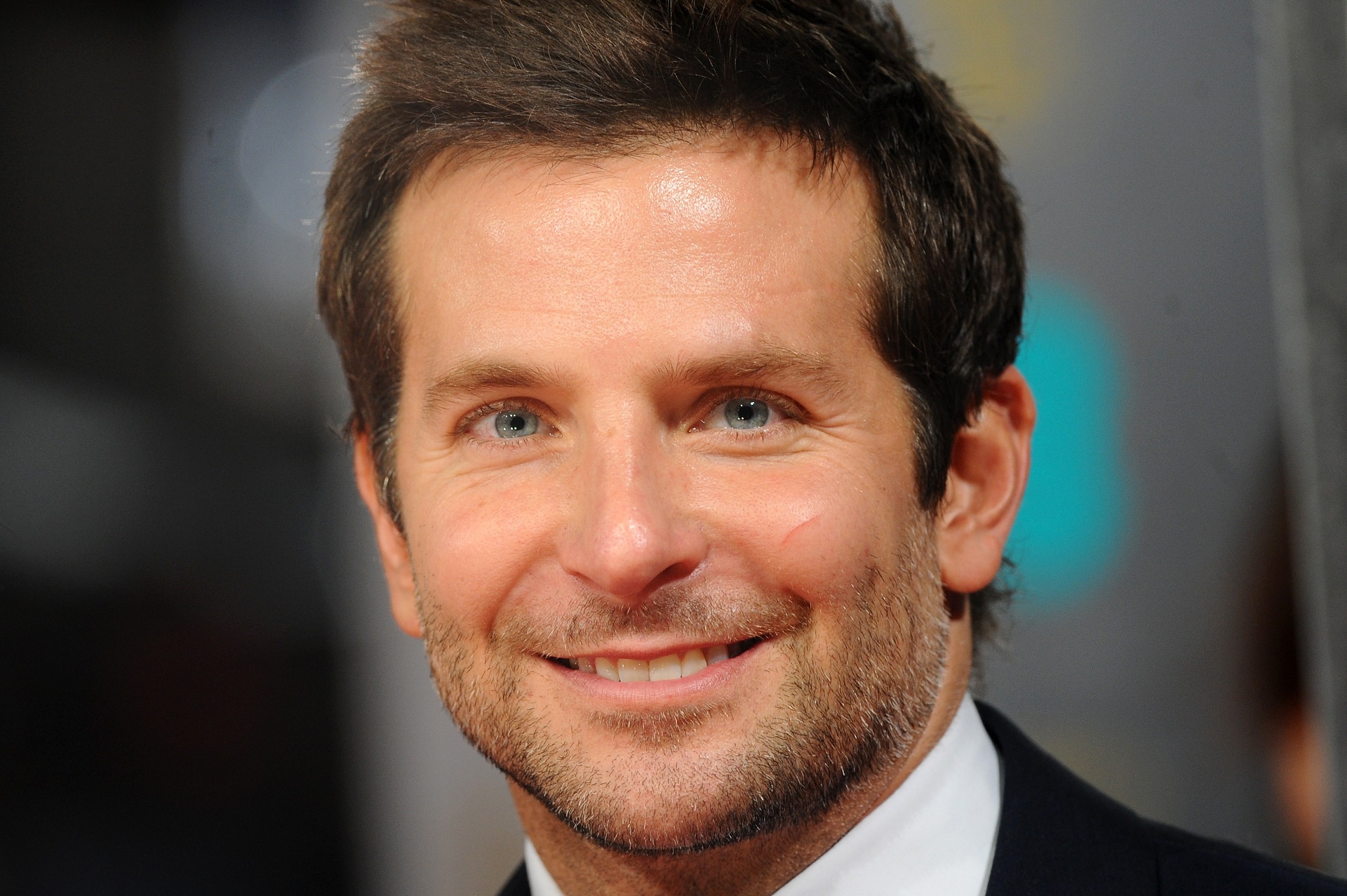 Laden Sie das Berühmtheiten, Bradley Cooper-Bild kostenlos auf Ihren PC-Desktop herunter