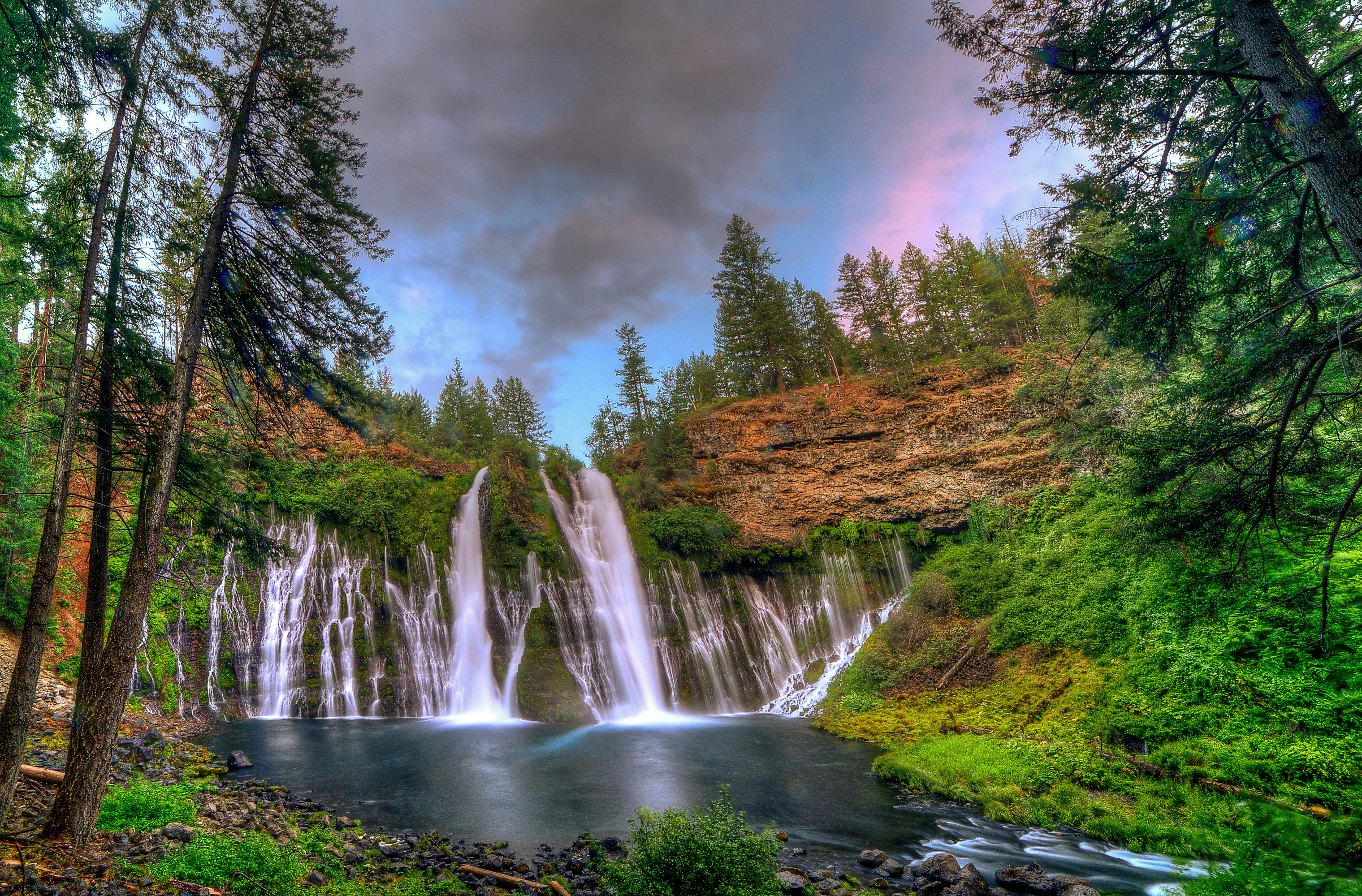 Laden Sie das Natur, Wasserfälle, Wasserfall, Wald, Baum, Gebirge, Erde/natur, Burney Falls-Bild kostenlos auf Ihren PC-Desktop herunter