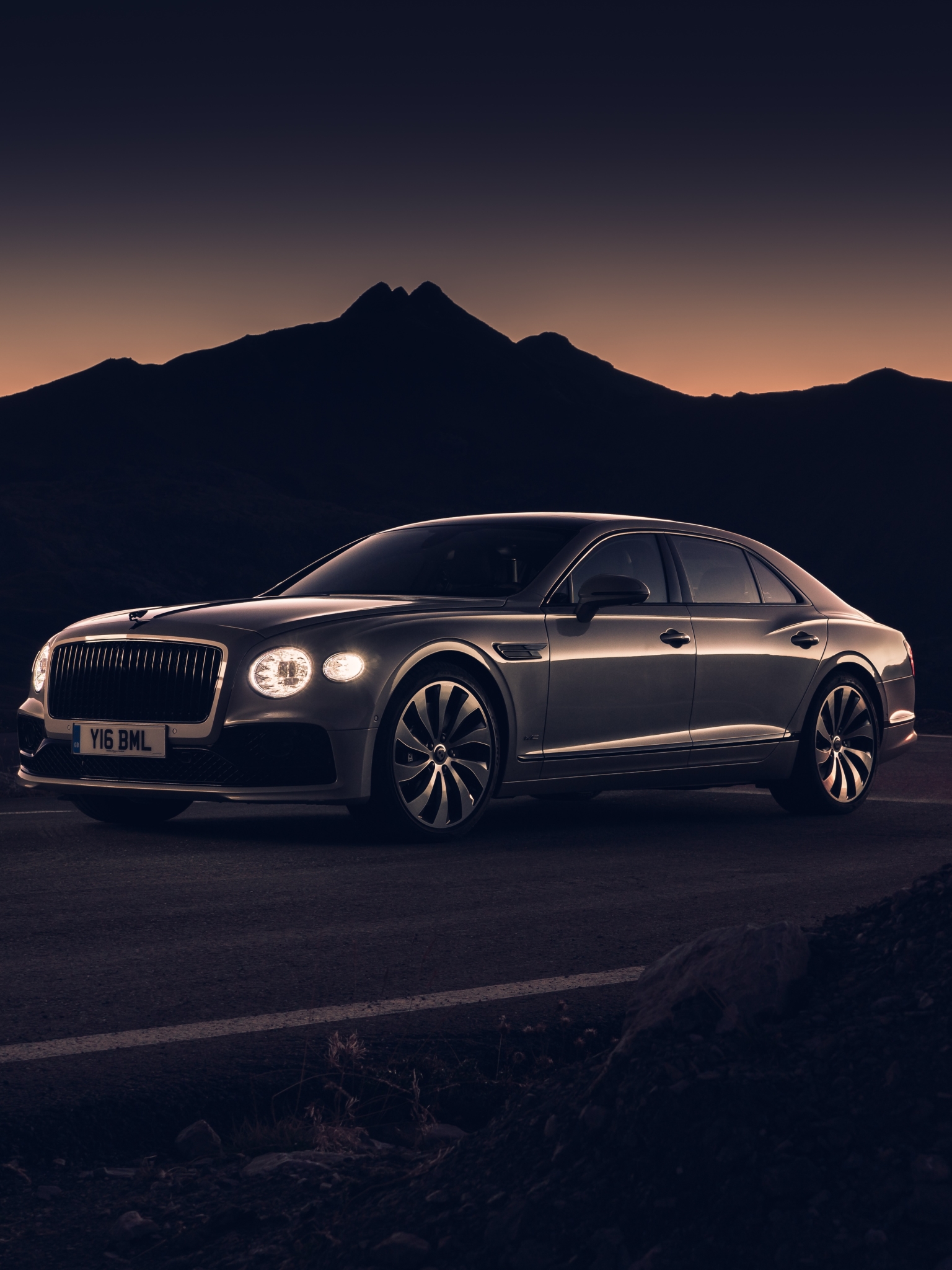 Download mobile wallpaper Bentley, Car, Vehicle, Bentley Flying Spur, Vehicles, Silver Car for free.