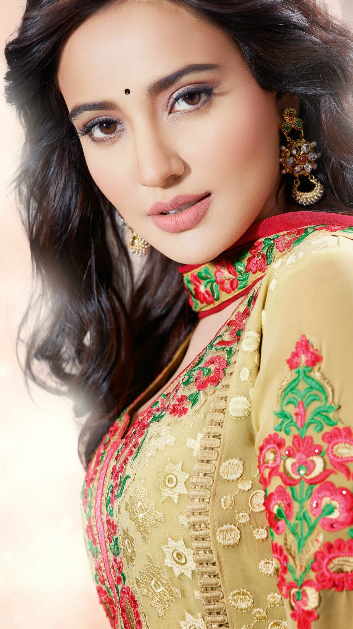 neha sharma, celebrity, model, national dress, indian iphone wallpaper