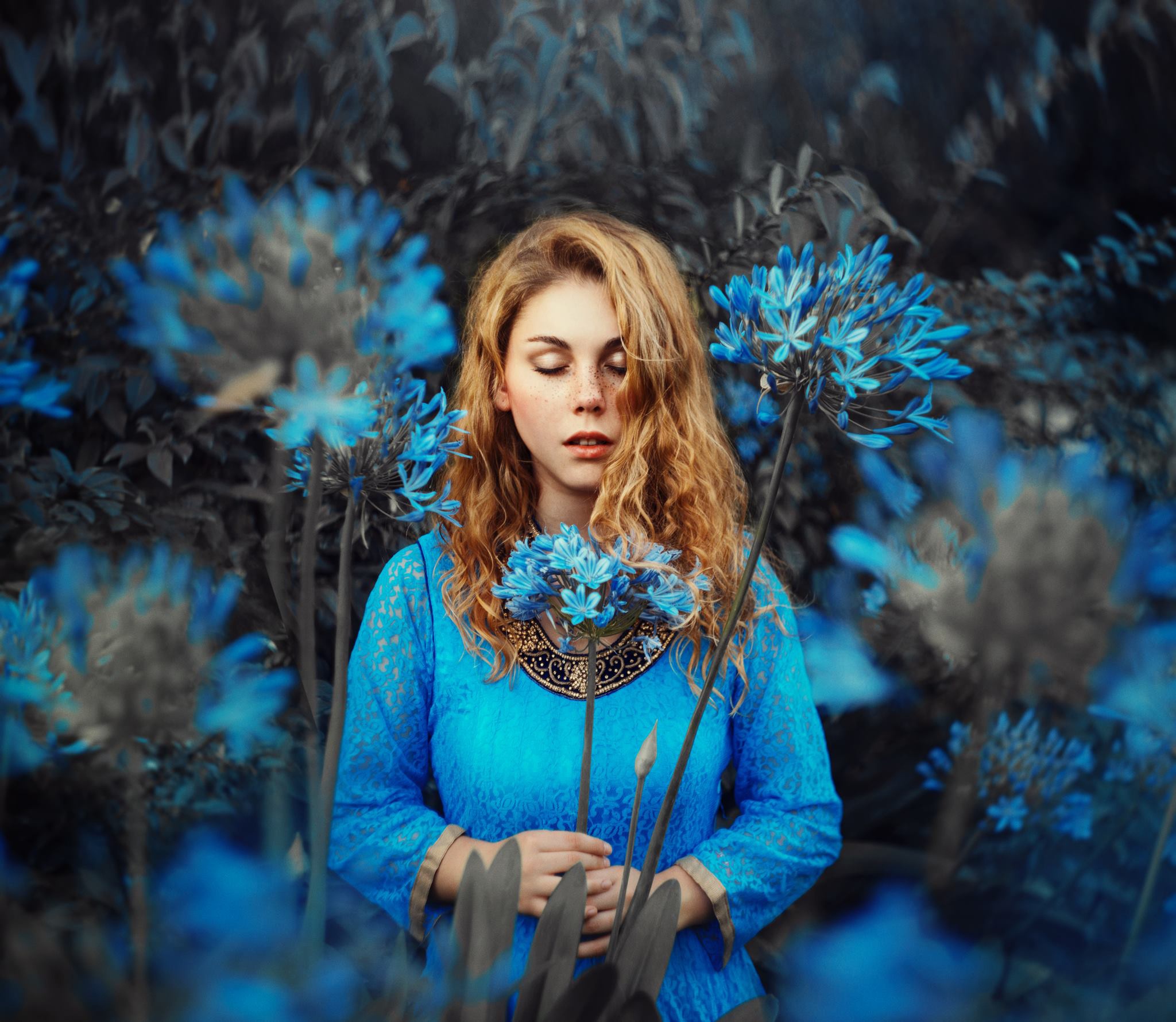 Free download wallpaper Mood, Blonde, Model, Women, Blue Flower on your PC desktop