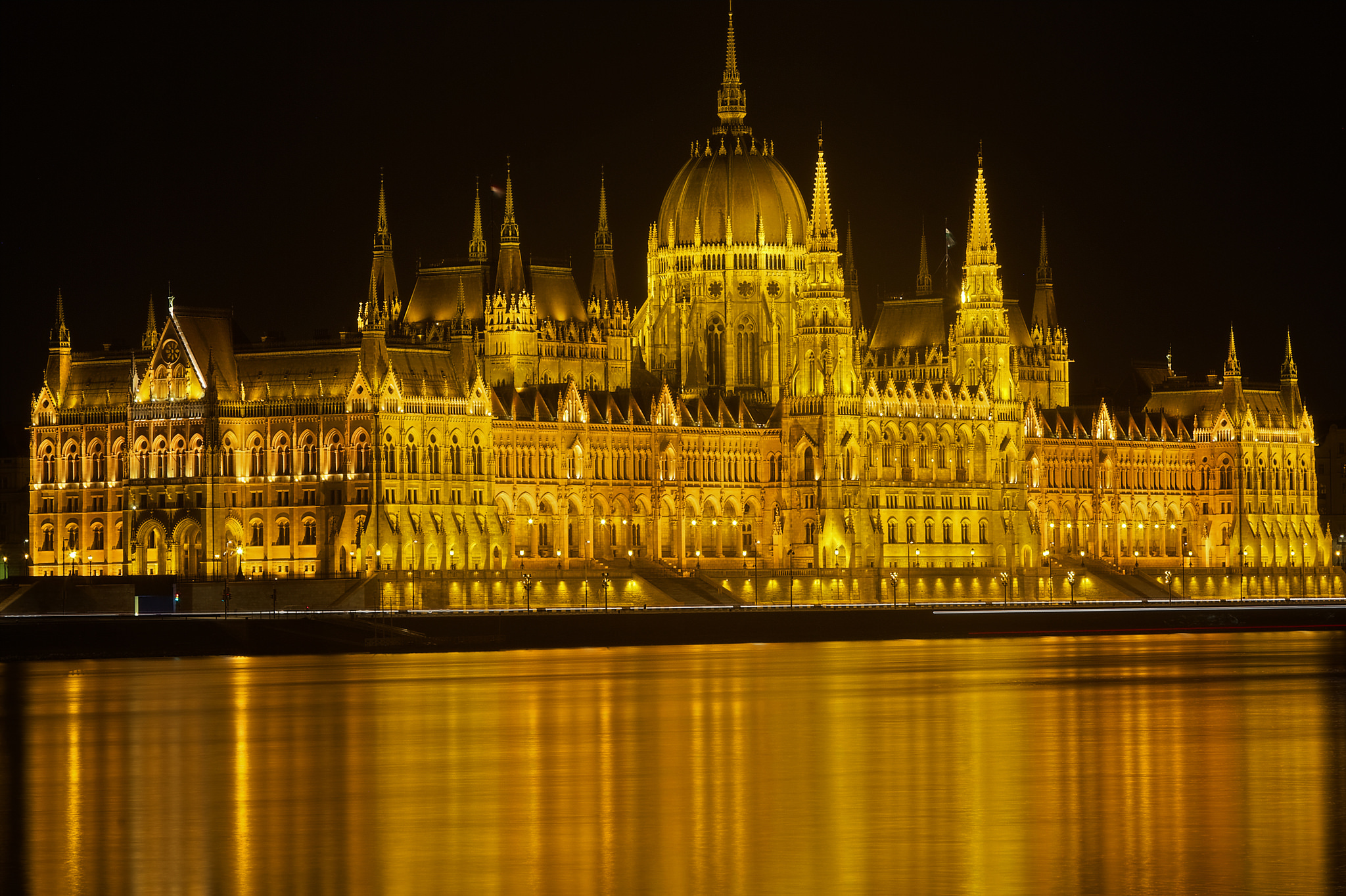 Free download wallpaper Night, Architecture, Monuments, Light, Hungary, Budapest, Monument, Man Made, Hungarian Parliament Building on your PC desktop