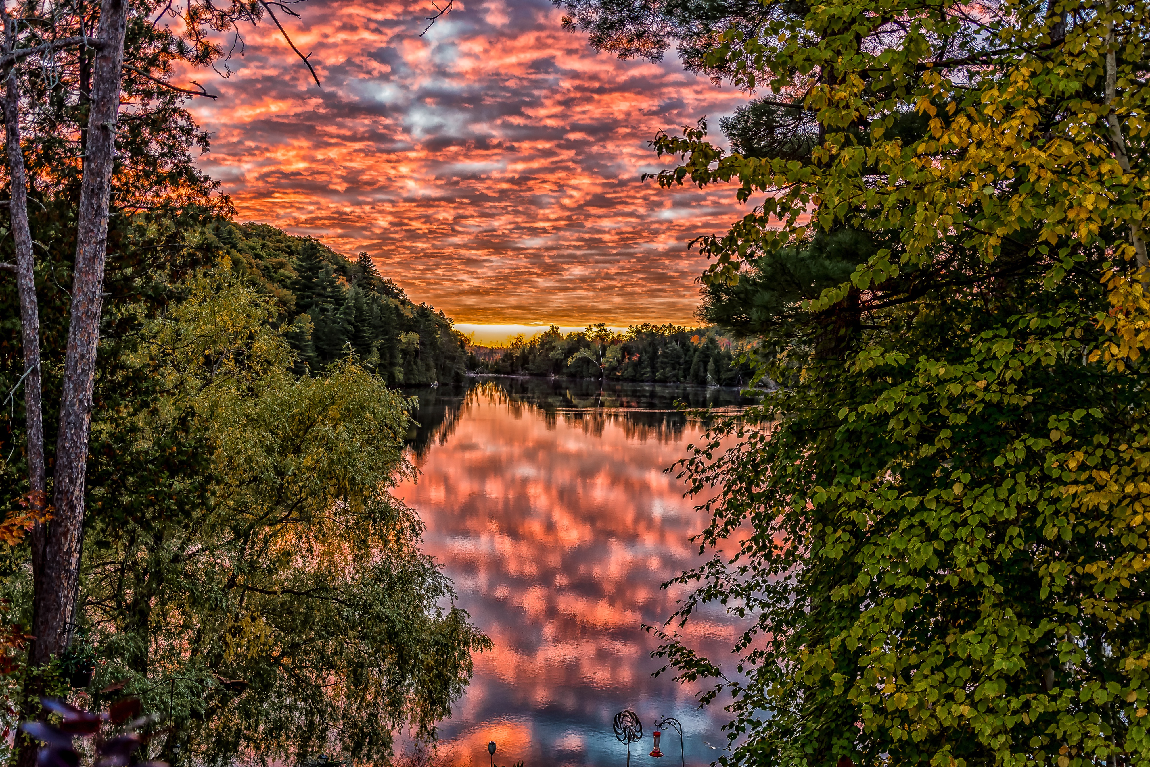 Скачати мобільні шпалери Природа, Небо, Озеро, Земля, Hdr, Хмара, Рефлексія, Захід Сонця безкоштовно.