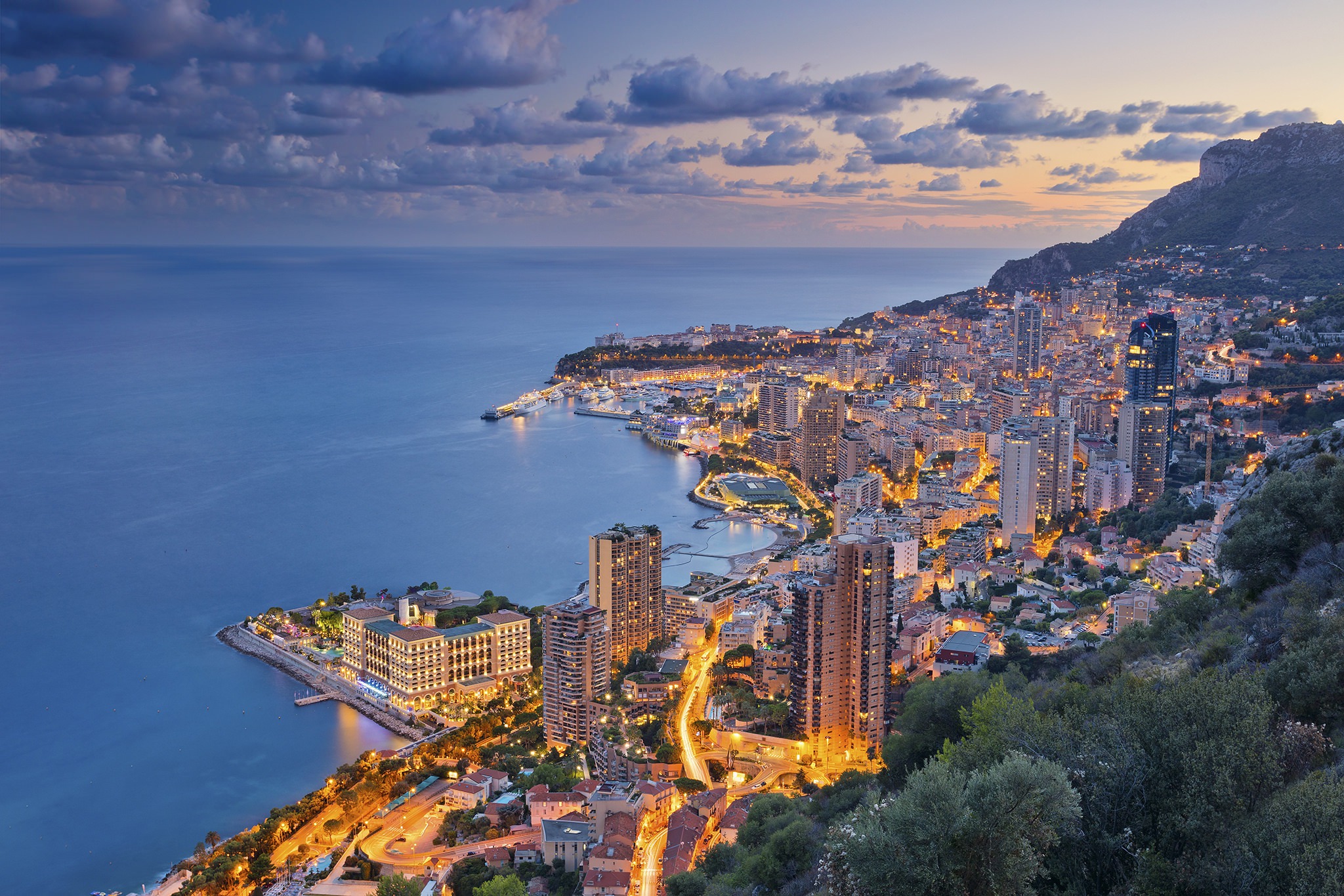 Handy-Wallpaper Städte, Wolkenkratzer, Gebäude, Horizont, Küste, Monaco, Menschengemacht, Großstadt kostenlos herunterladen.