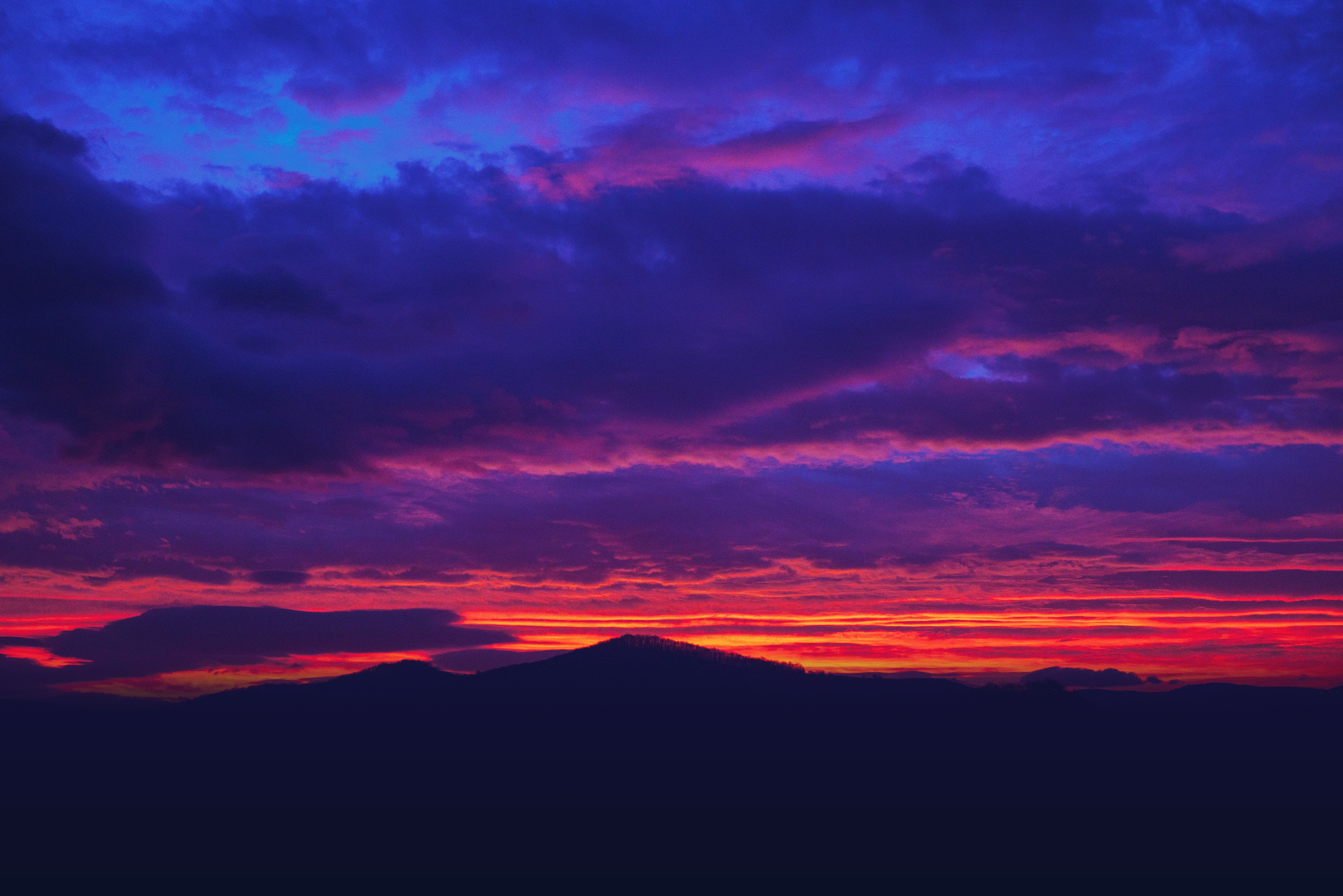 PCデスクトップに自然, 日没, スカイ, 山脈, 雲画像を無料でダウンロード