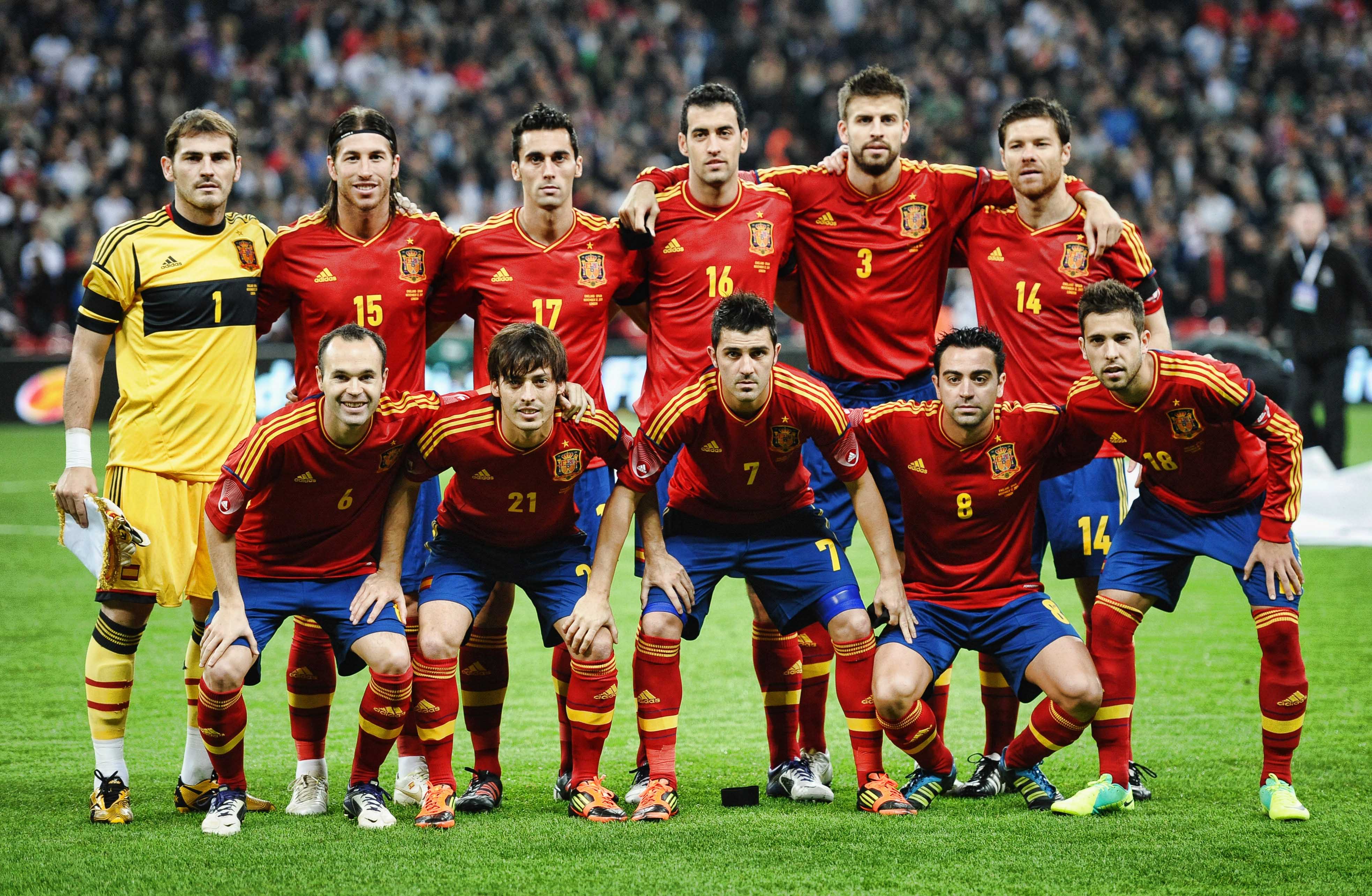 Скачать обои Сборная Испании По Футболу на телефон бесплатно