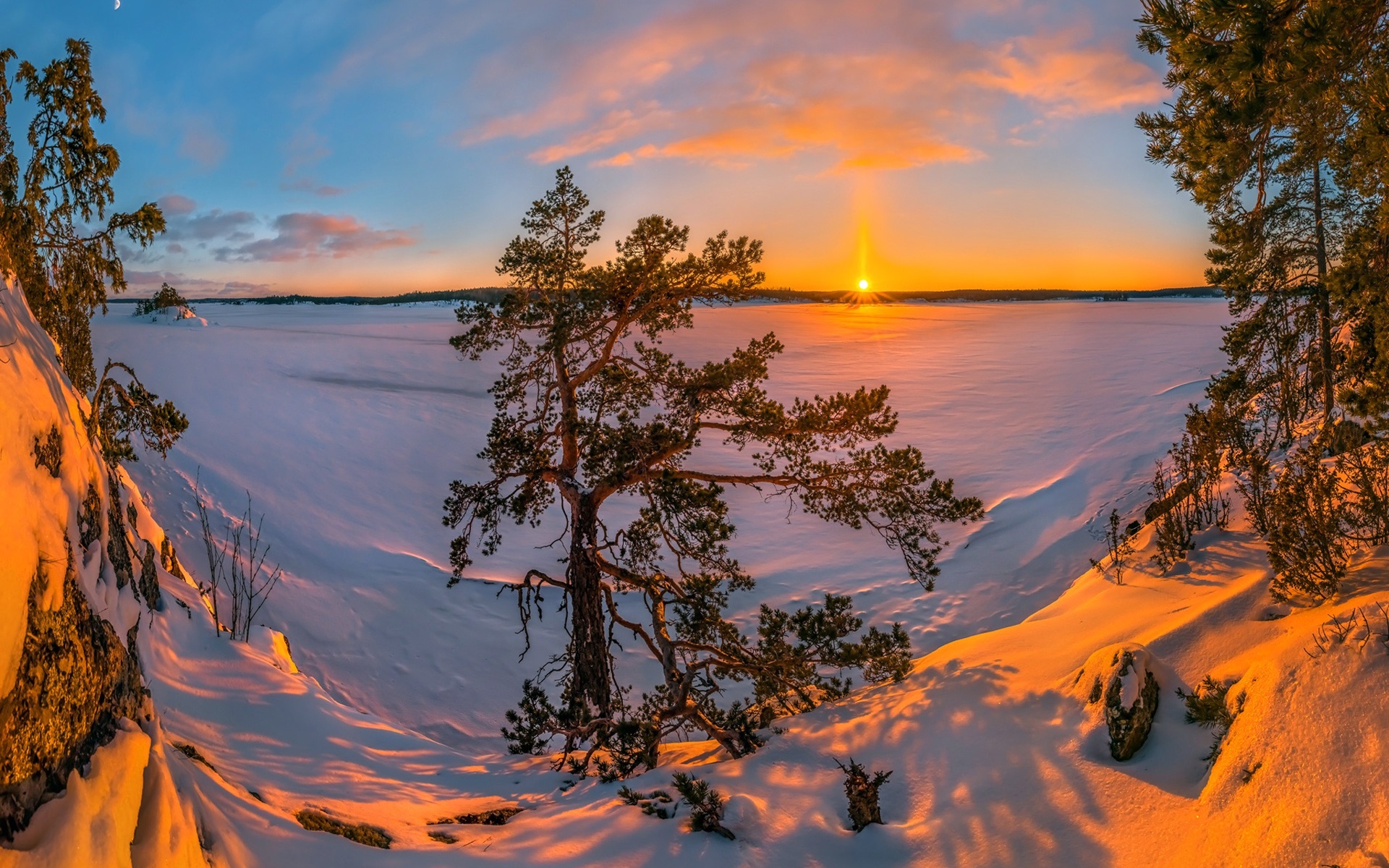 Скачать картинку Зима, Закат, Солнце, Снег, Озеро, Дерево, Земля/природа в телефон бесплатно.