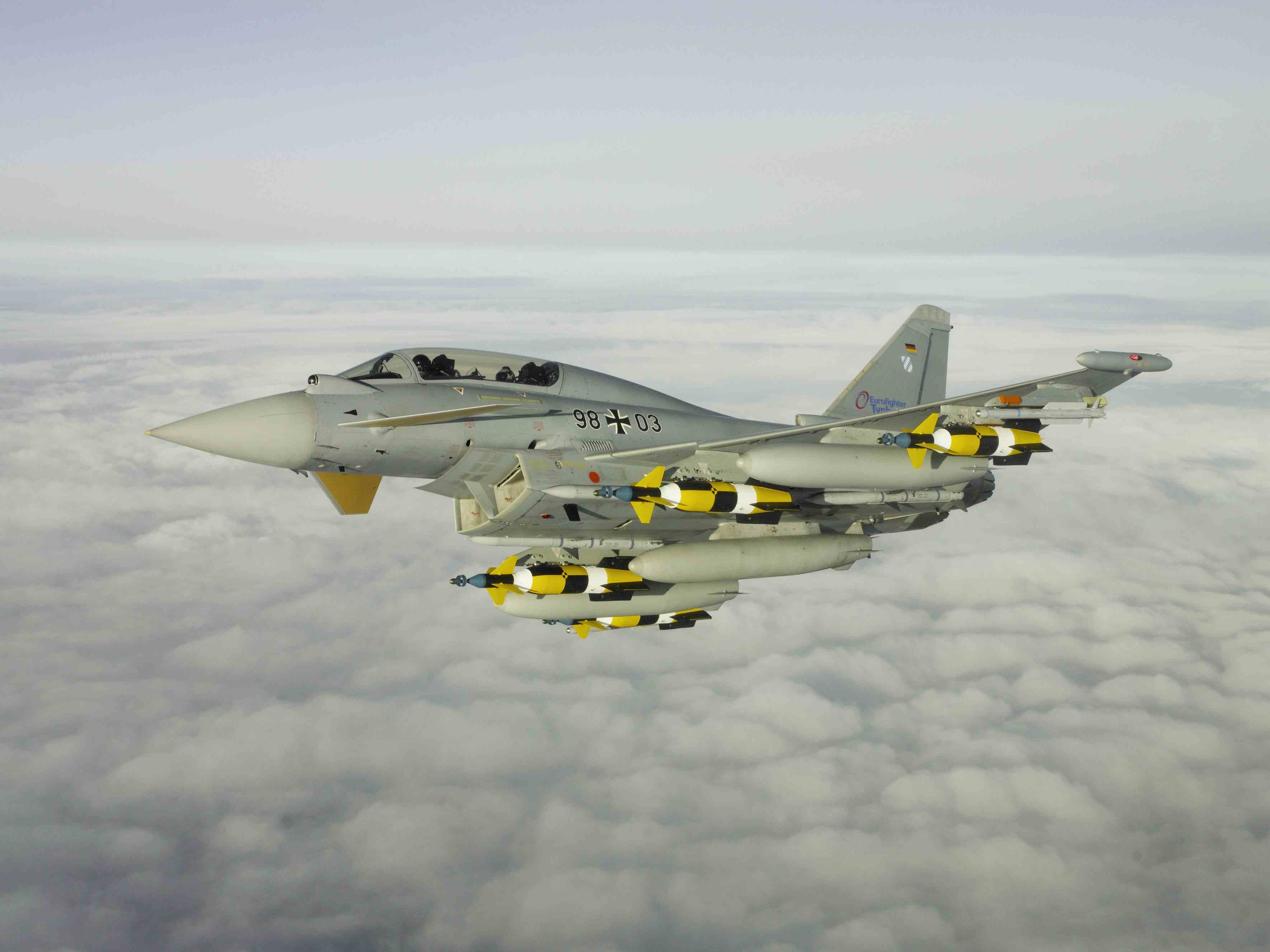 296865 télécharger l'image militaire, eurofighter typhoon, chasseurs à réaction - fonds d'écran et économiseurs d'écran gratuits