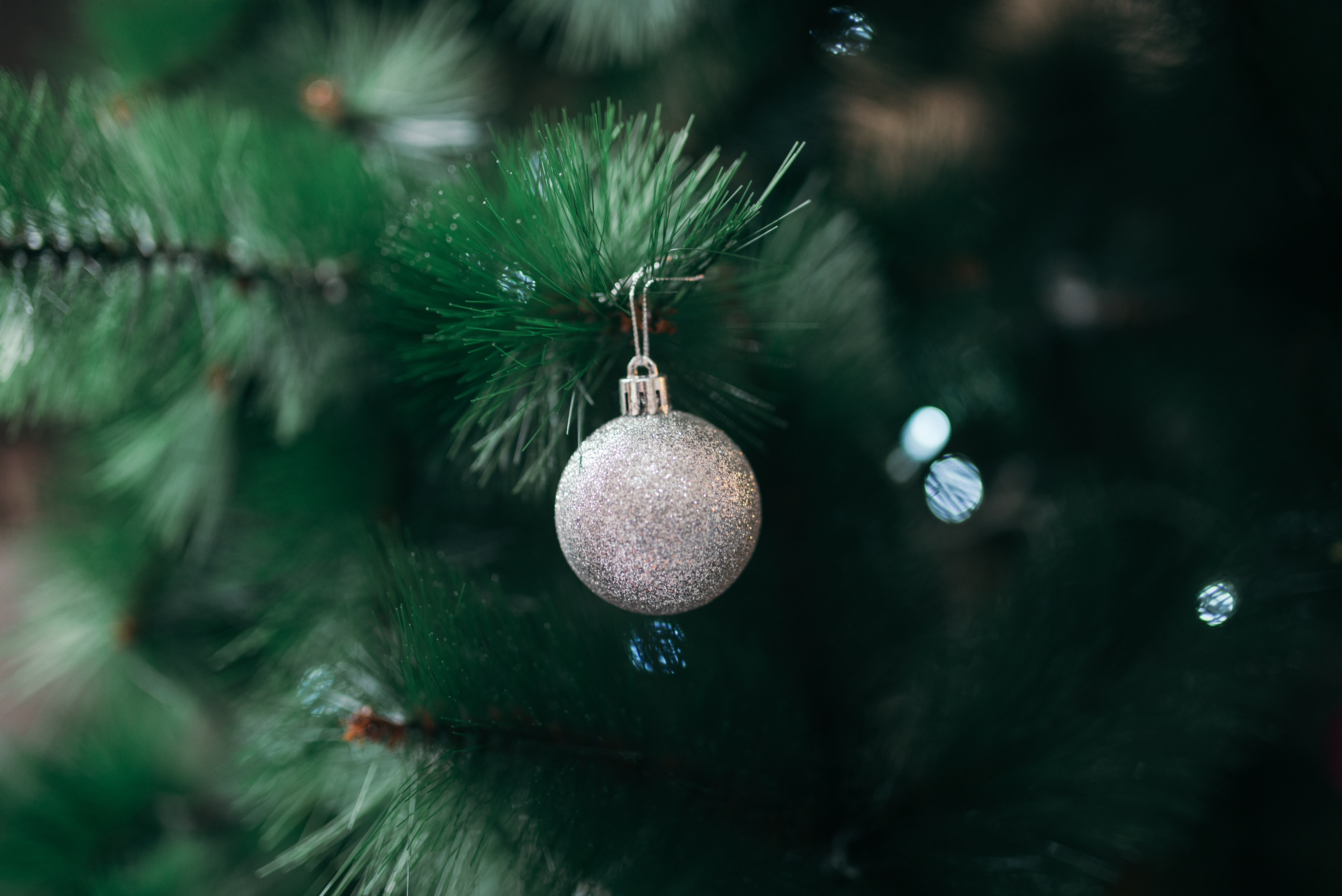 holidays, new year, christmas, ball, christmas tree, decoration, silver, silvery HD wallpaper