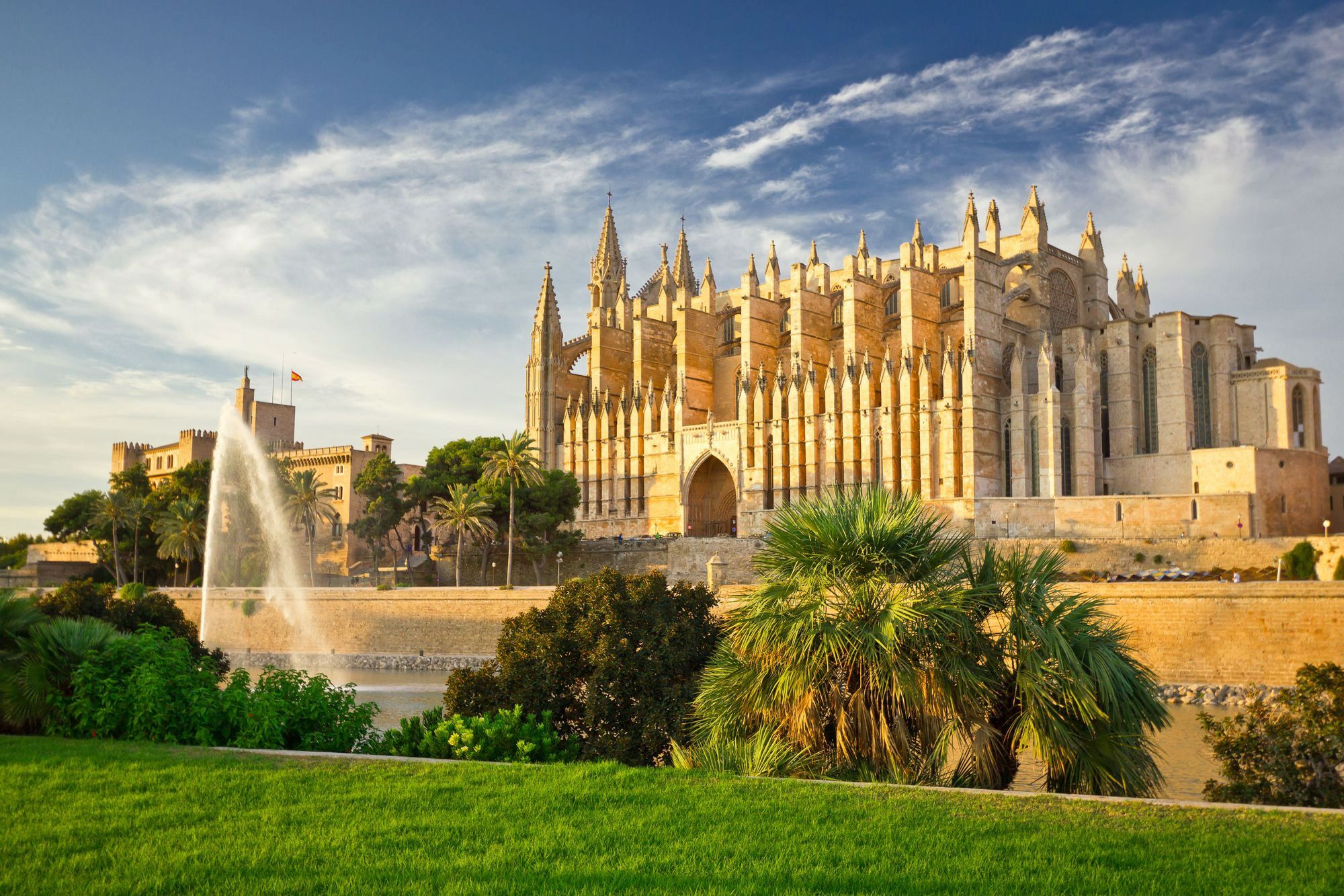 Free download wallpaper Fountain, Spain, Cathedral, Religious, Palm Tree, Mallorca, Cathedrals on your PC desktop
