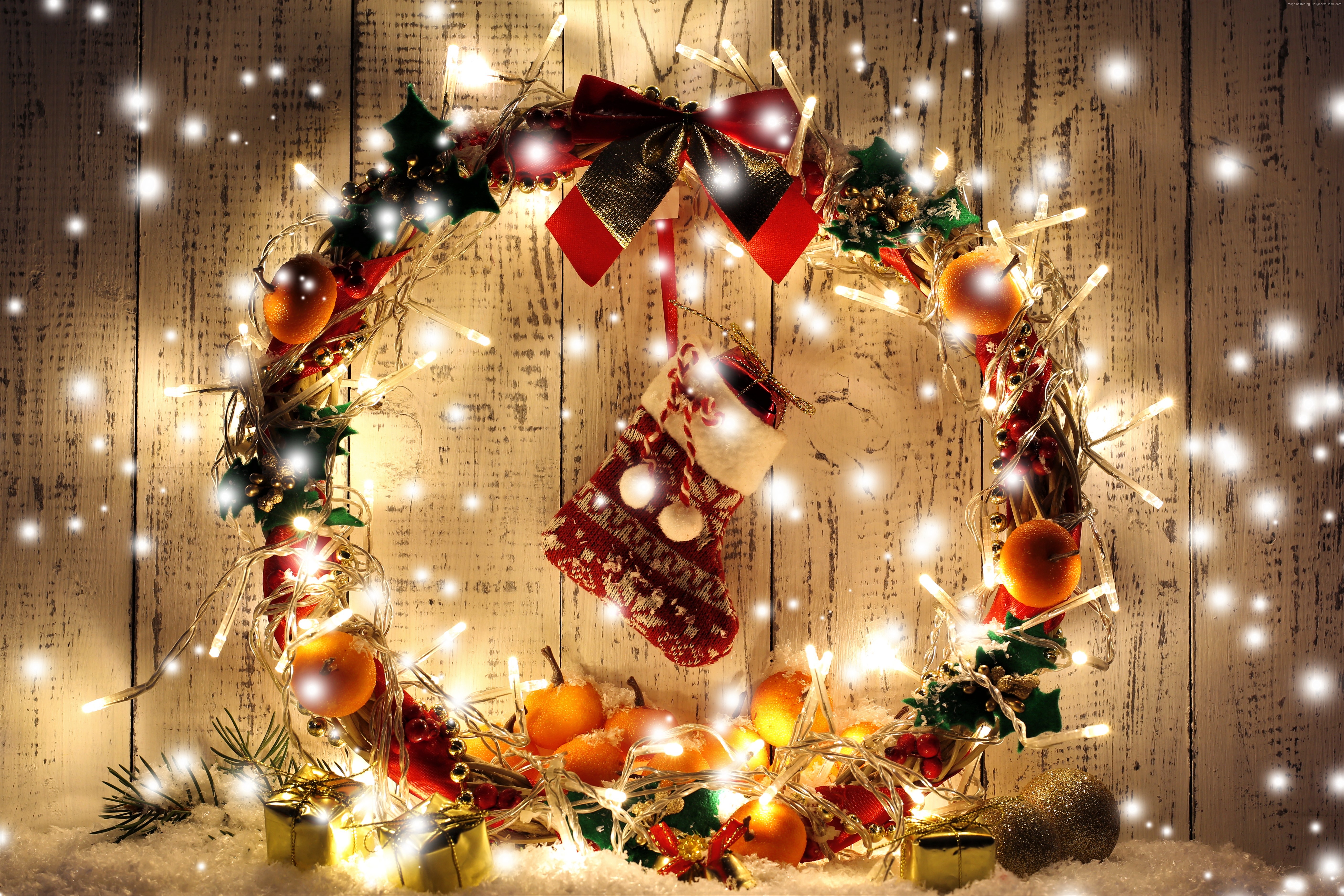 873442 Hintergrundbild herunterladen weihnachten, feiertage, aprikose, licht, strumpf, kranz - Bildschirmschoner und Bilder kostenlos