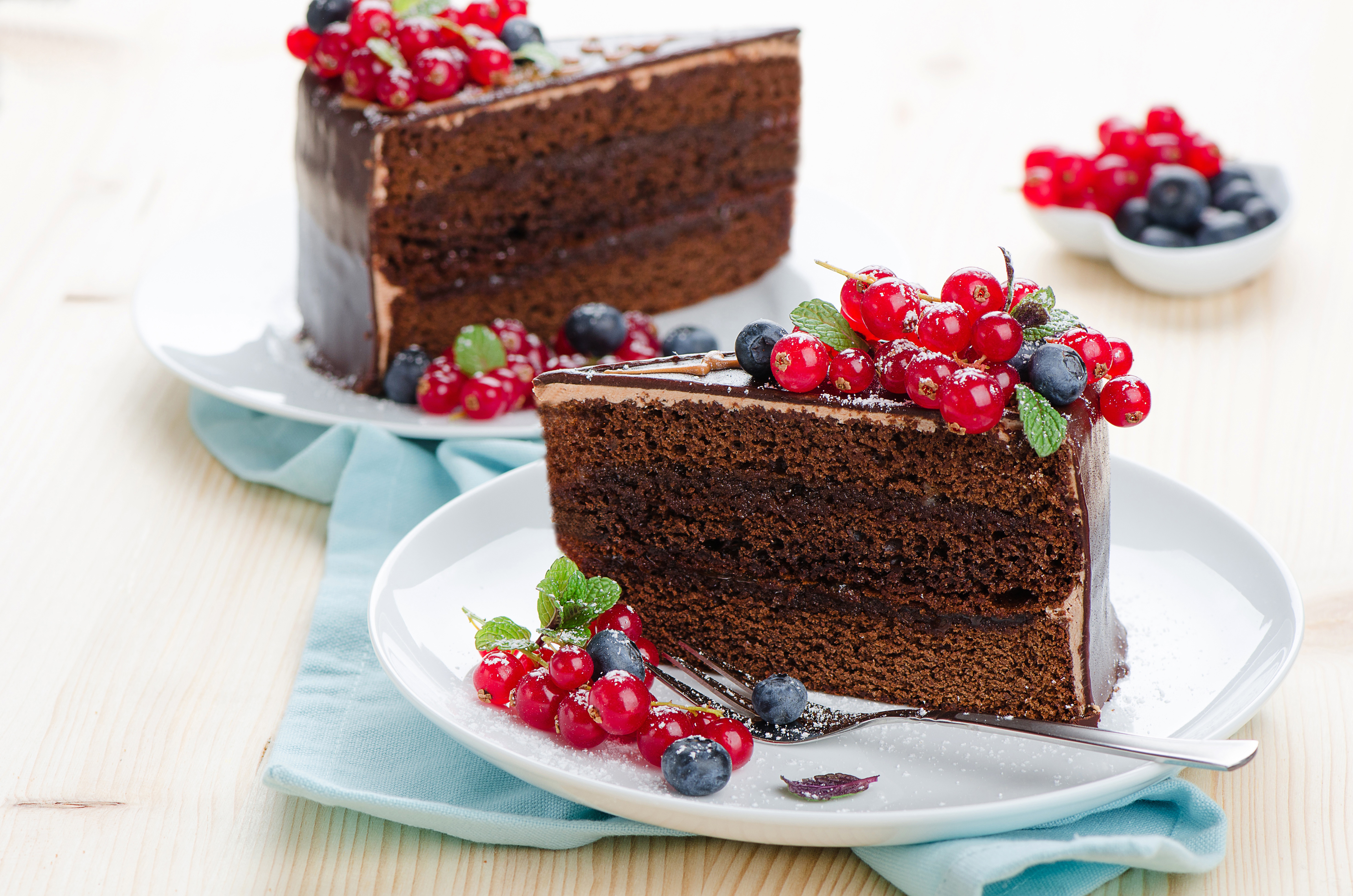 Download mobile wallpaper Food, Dessert, Chocolate, Blueberry, Cake, Berry, Currants, Pastry for free.