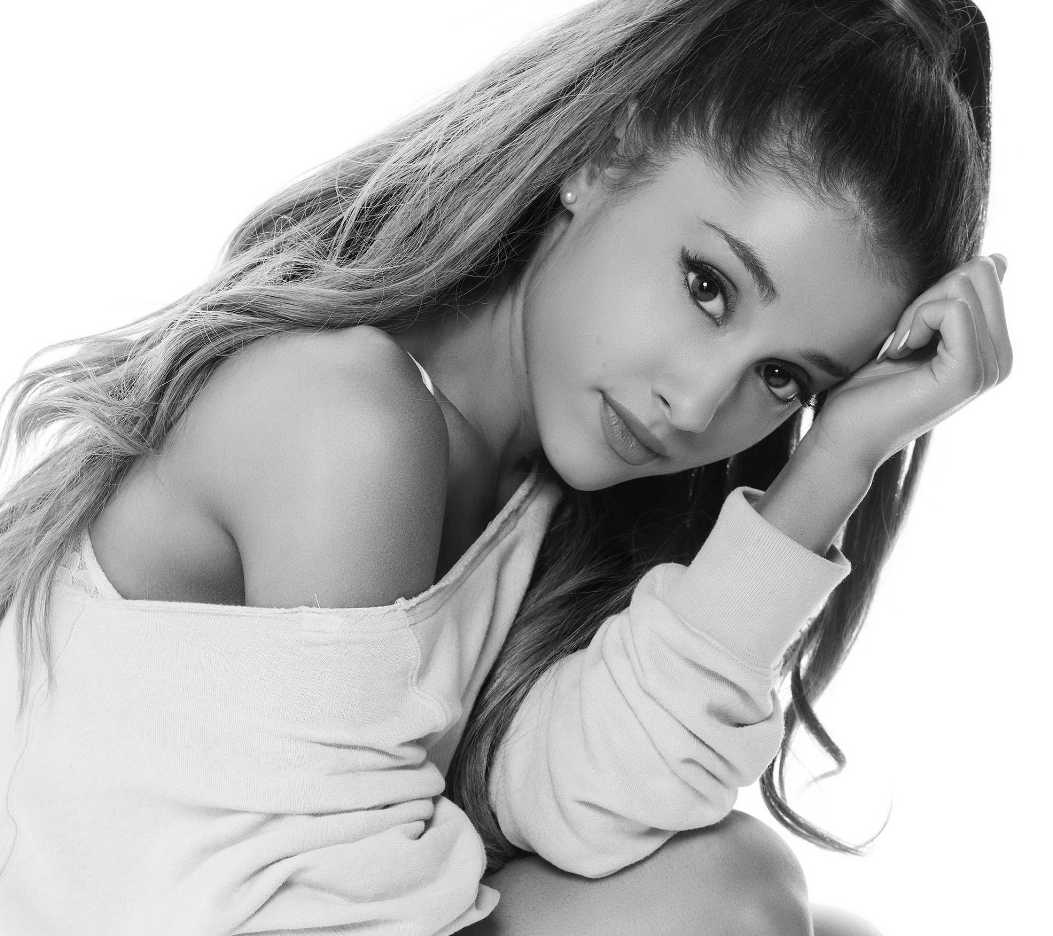 Download mobile wallpaper Monochrome, Singer, Celebrity, Black & White, Ariana Grande for free.
