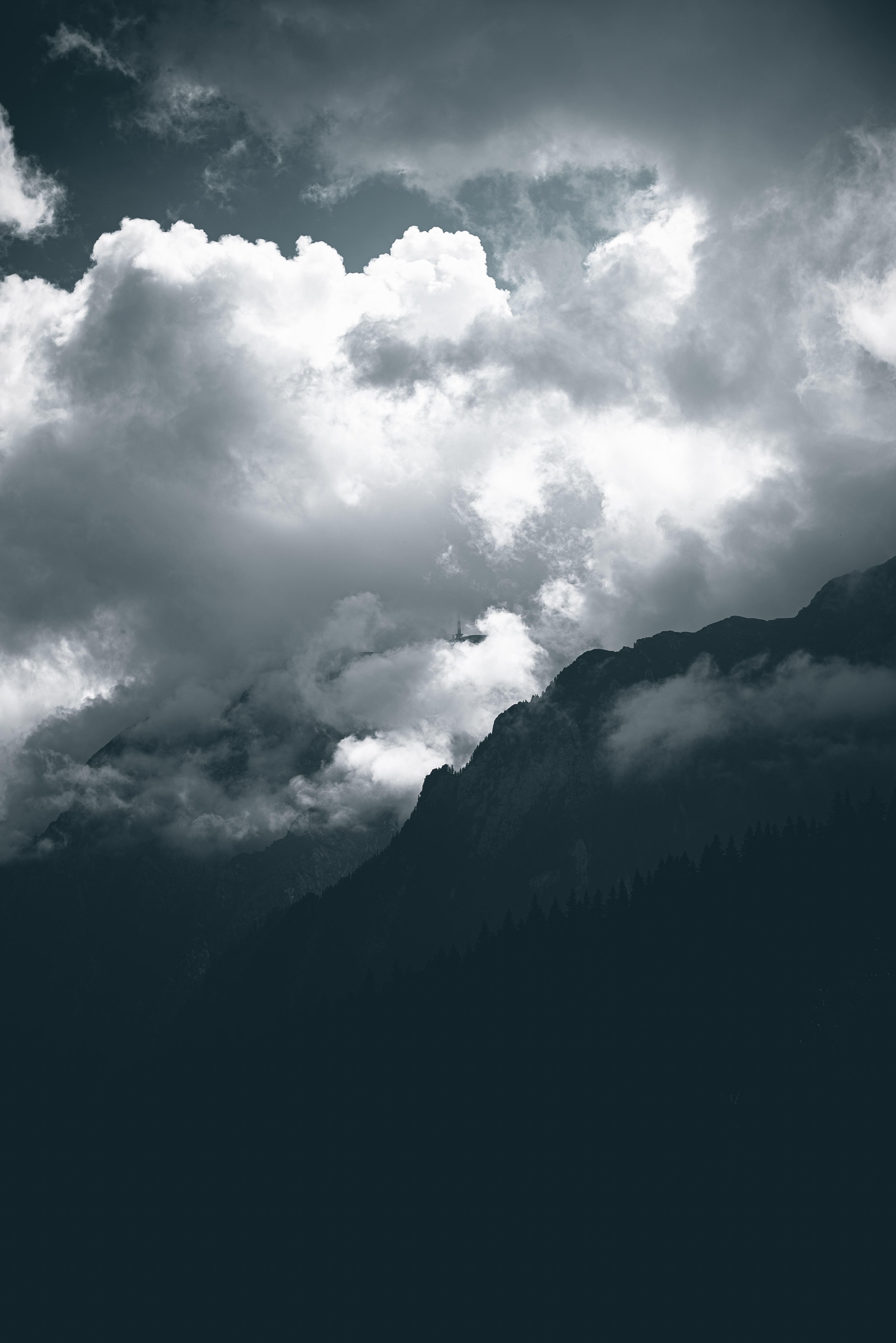 Завантажити шпалери безкоштовно Хмари, Вершина, Туман, Вершини, Природа, Схил картинка на робочий стіл ПК