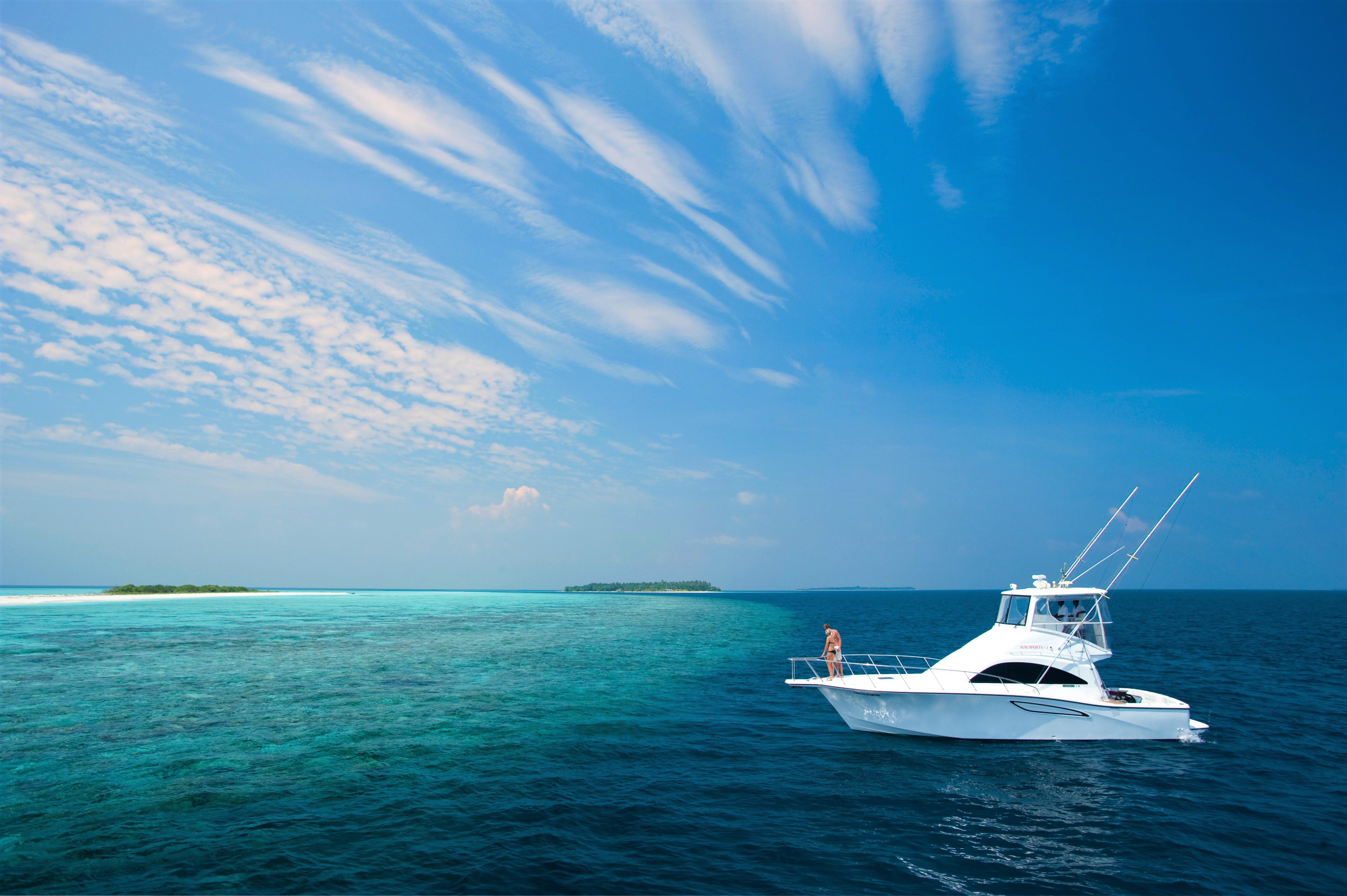 Download mobile wallpaper Sky, Sea, Horizon, Ocean, Boat, Yacht, Tropical, Vehicles for free.