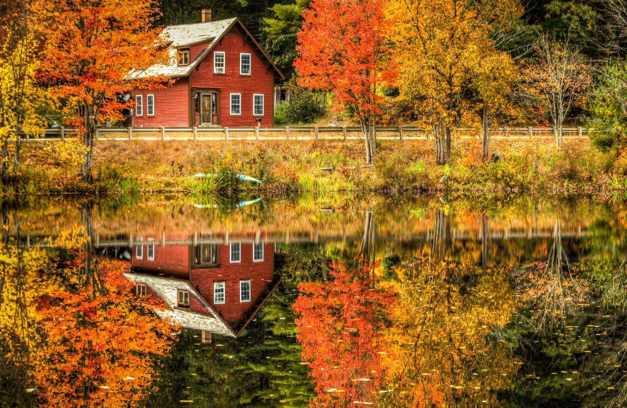 Скачать картинку Осень, Отражение, Дерево, Дом, Фотографии в телефон бесплатно.