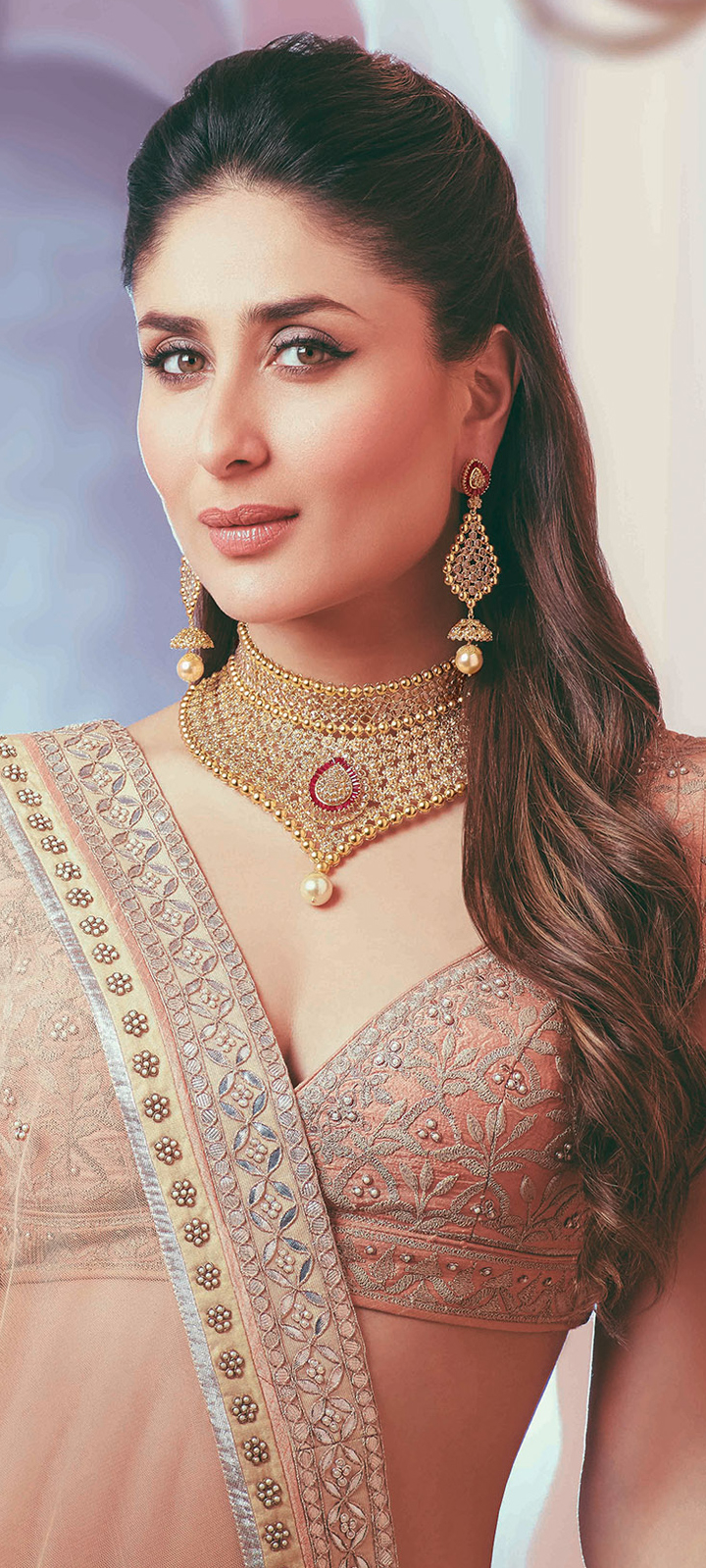 Download mobile wallpaper Brunette, Earrings, Indian, Celebrity, Actress, Kareena Kapoor for free.