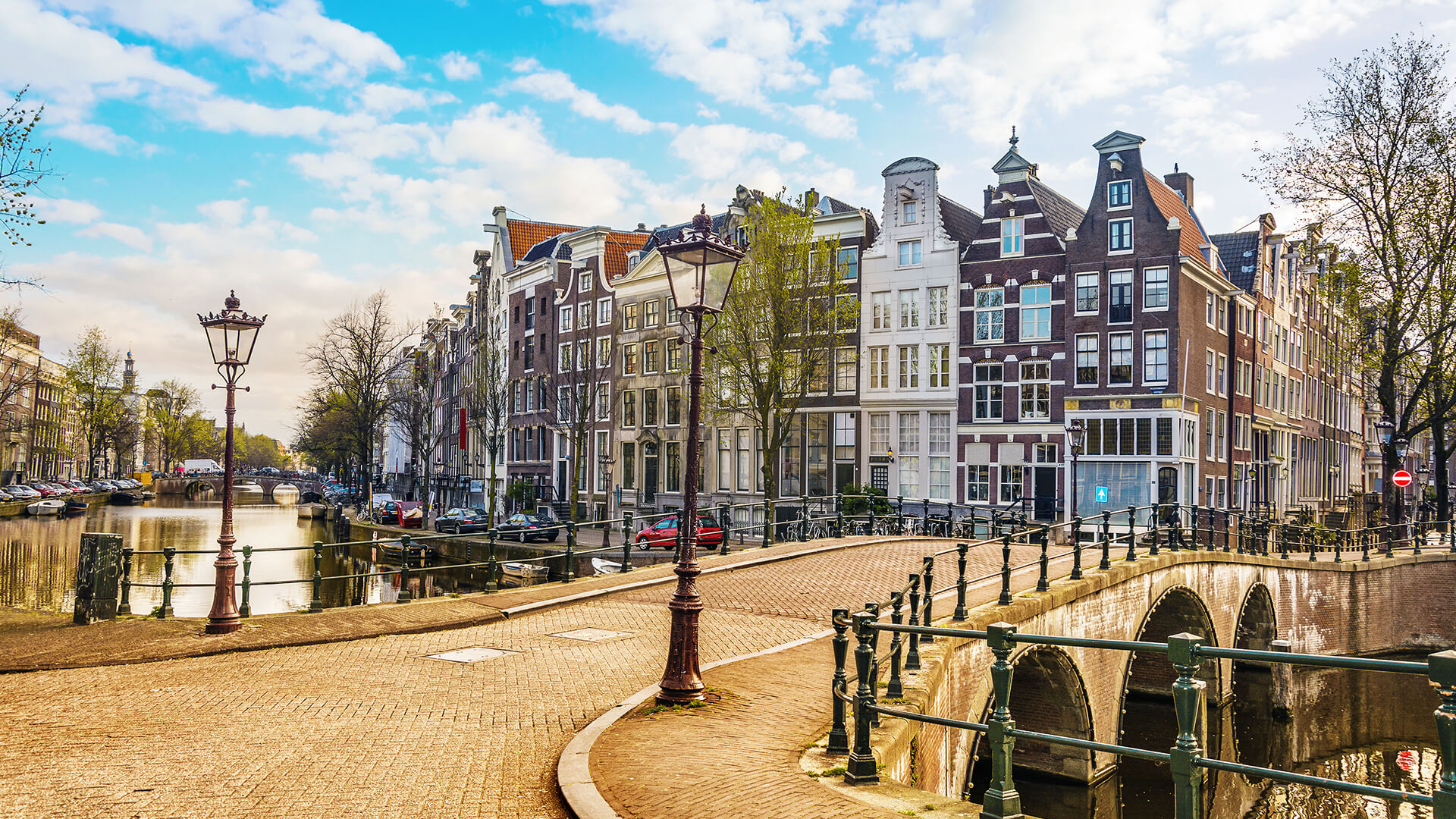 Скачати мобільні шпалери Міста, Нідерланди, Канал, Амстердам, Створено Людиною, Будинок, Вуличне Світло безкоштовно.