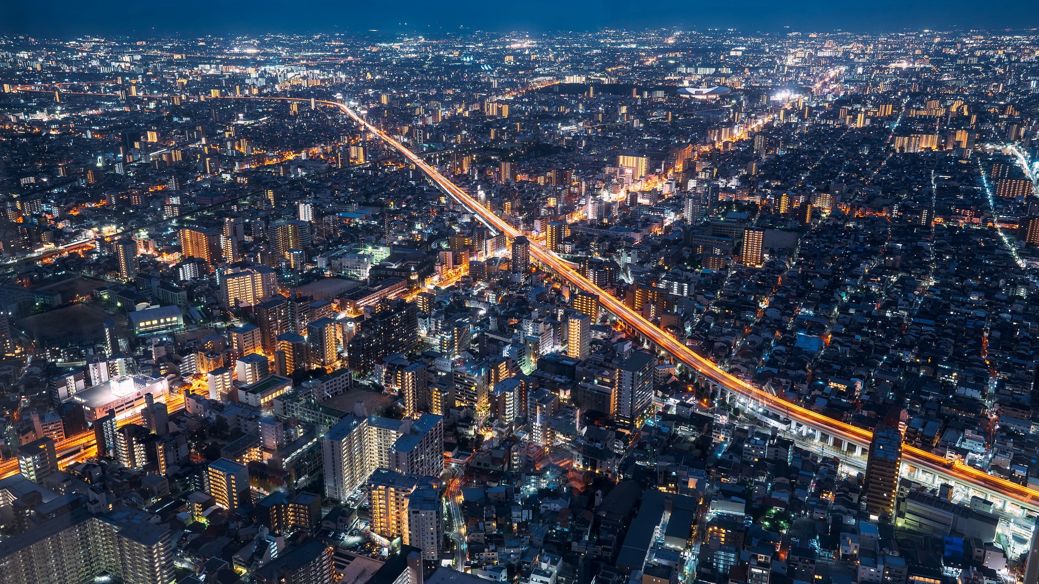 Скачать картинку Города, Ночь, Город, Здание, Япония, Городской Пейзаж, Осака, Сделано Человеком в телефон бесплатно.
