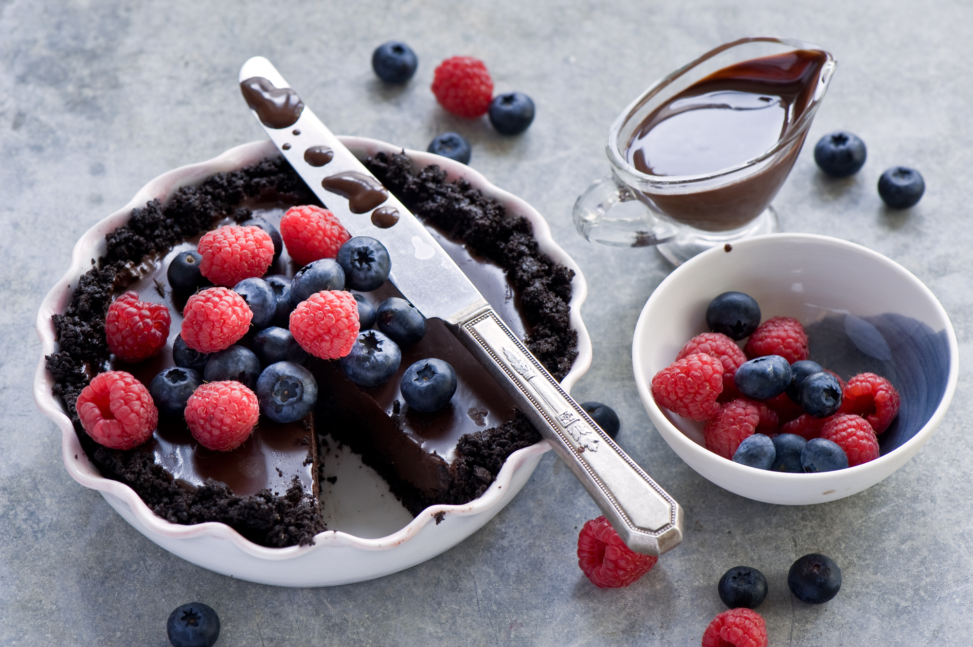 Free download wallpaper Food, Chocolate, Blueberry, Raspberry, Cake, Berry on your PC desktop