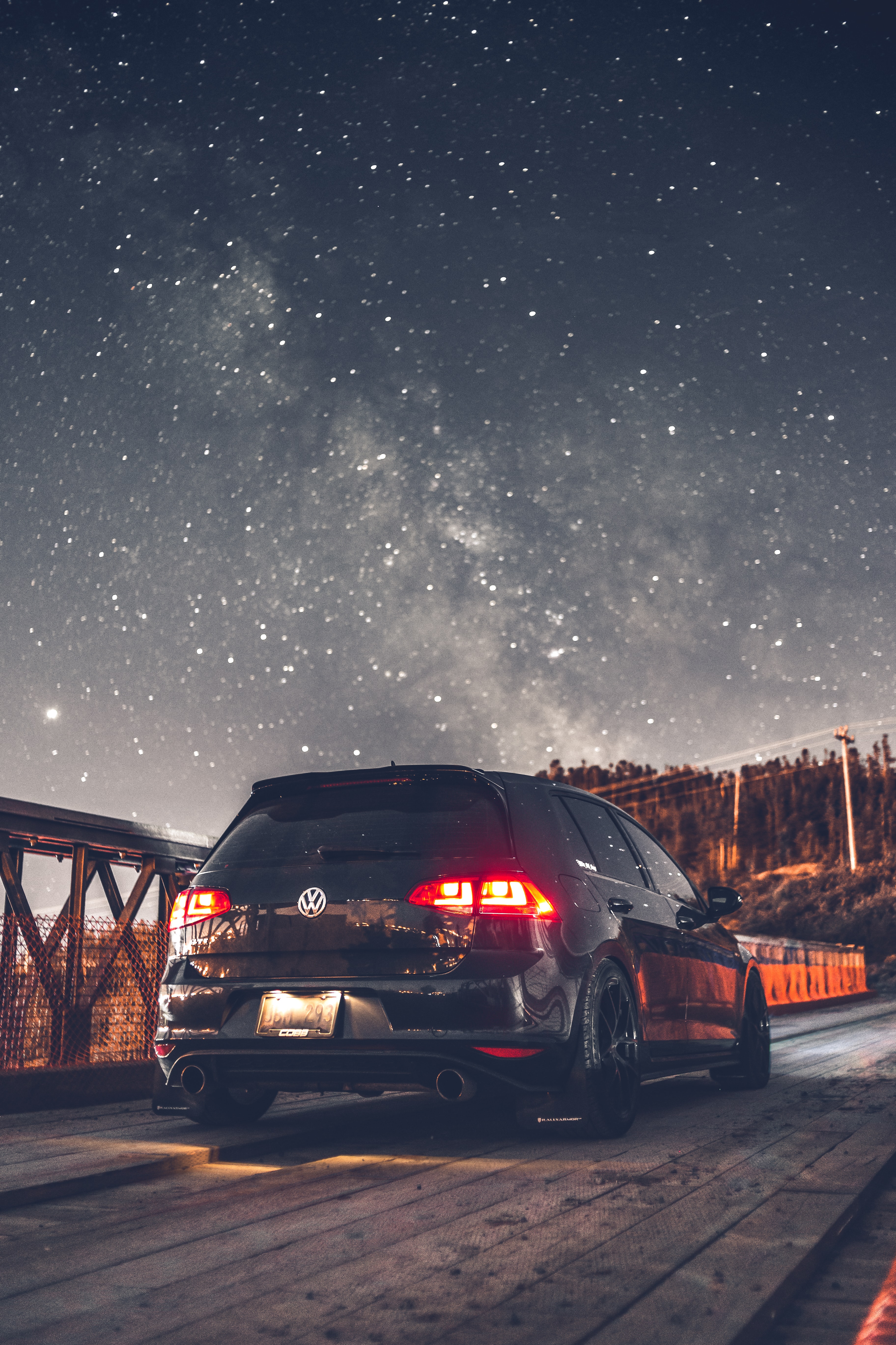109070 Hintergrundbild herunterladen volkswagen, auto, cars, lichter, wagen, sternenhimmel, rückansicht, scheinwerfer - Bildschirmschoner und Bilder kostenlos