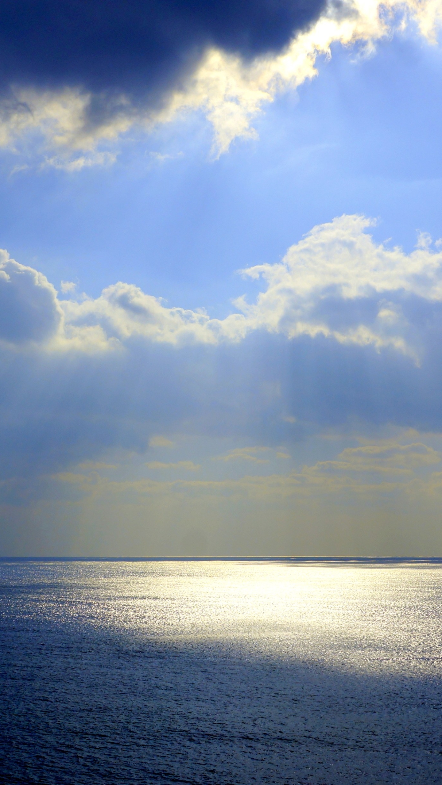 Download mobile wallpaper Sky, Horizon, Ocean, Earth, Sunlight, Cloud, Sunbeam, Sunshine, Sunbean for free.