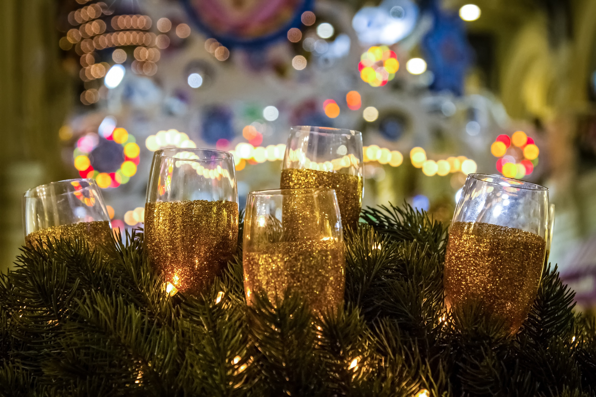 Download mobile wallpaper New Year, Holiday, Glass, Champagne for free.