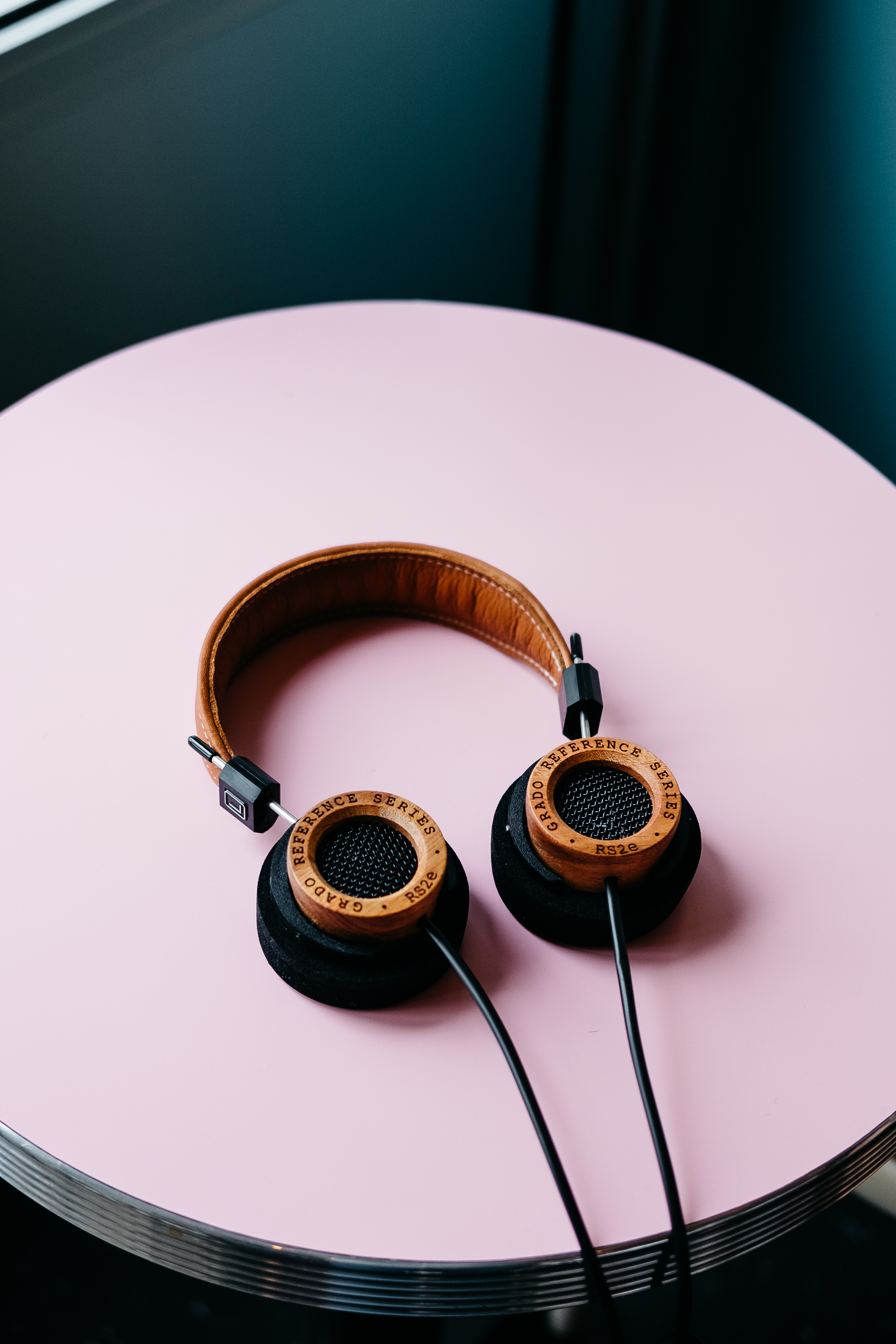 headphones, music, audio, pink, table HD wallpaper