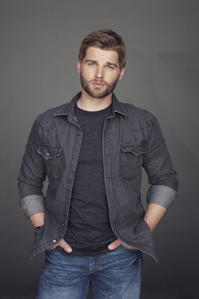  Mike Vogel Cellphone FHD pic