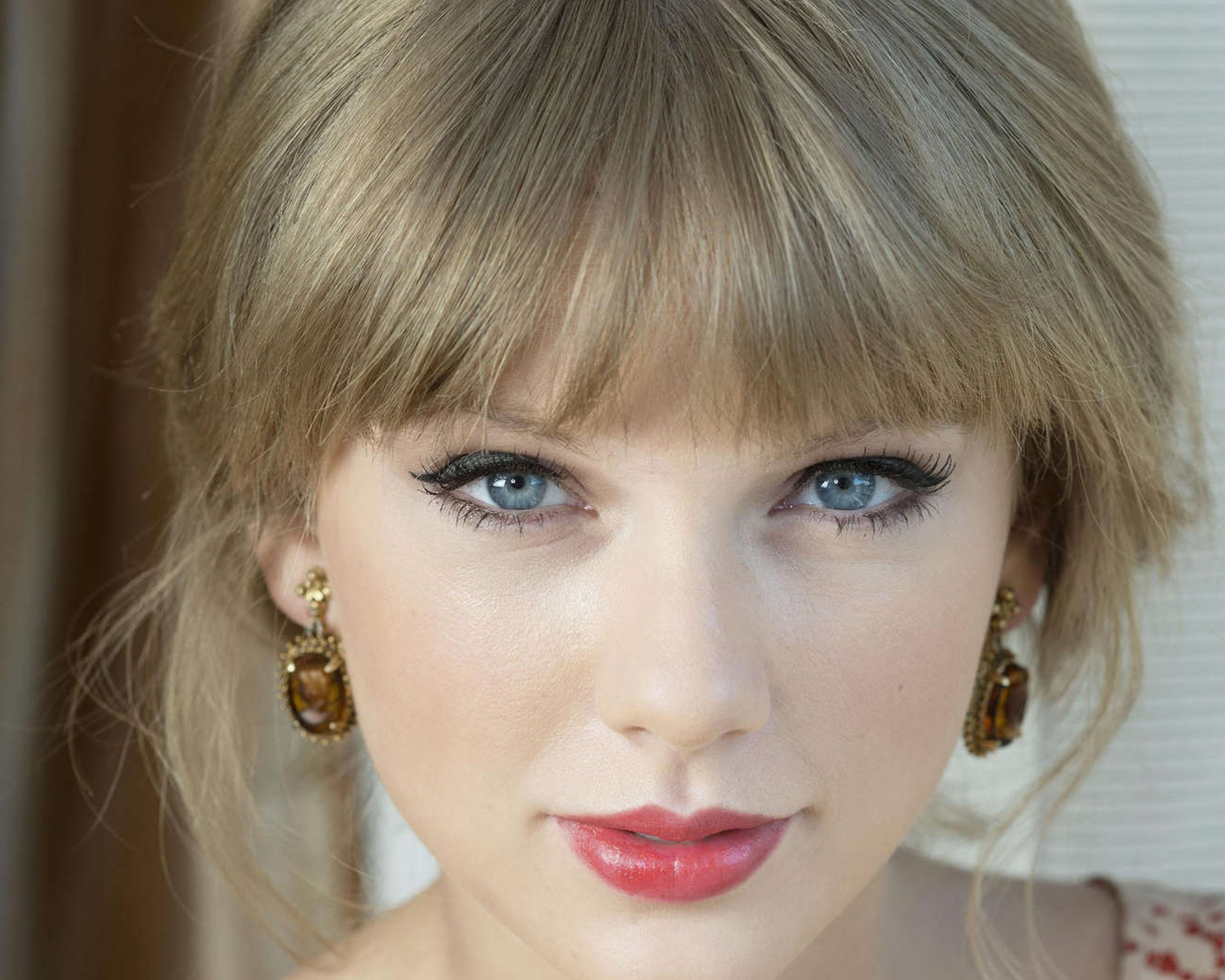 Descarga gratuita de fondo de pantalla para móvil de Música, Taylor Swift.