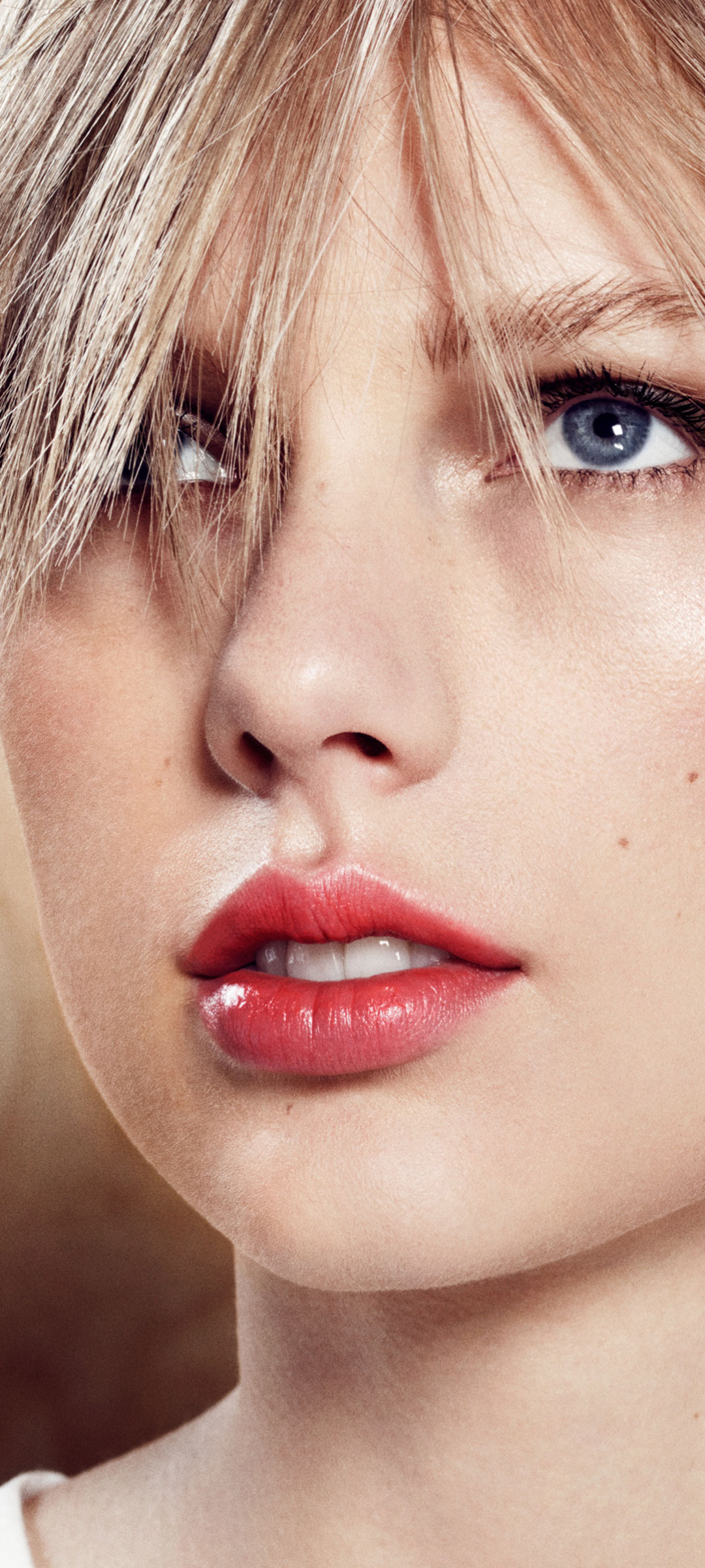 Download mobile wallpaper Music, Close Up, Singer, Blonde, Face, Blue Eyes, American, Taylor Swift, Lipstick for free.