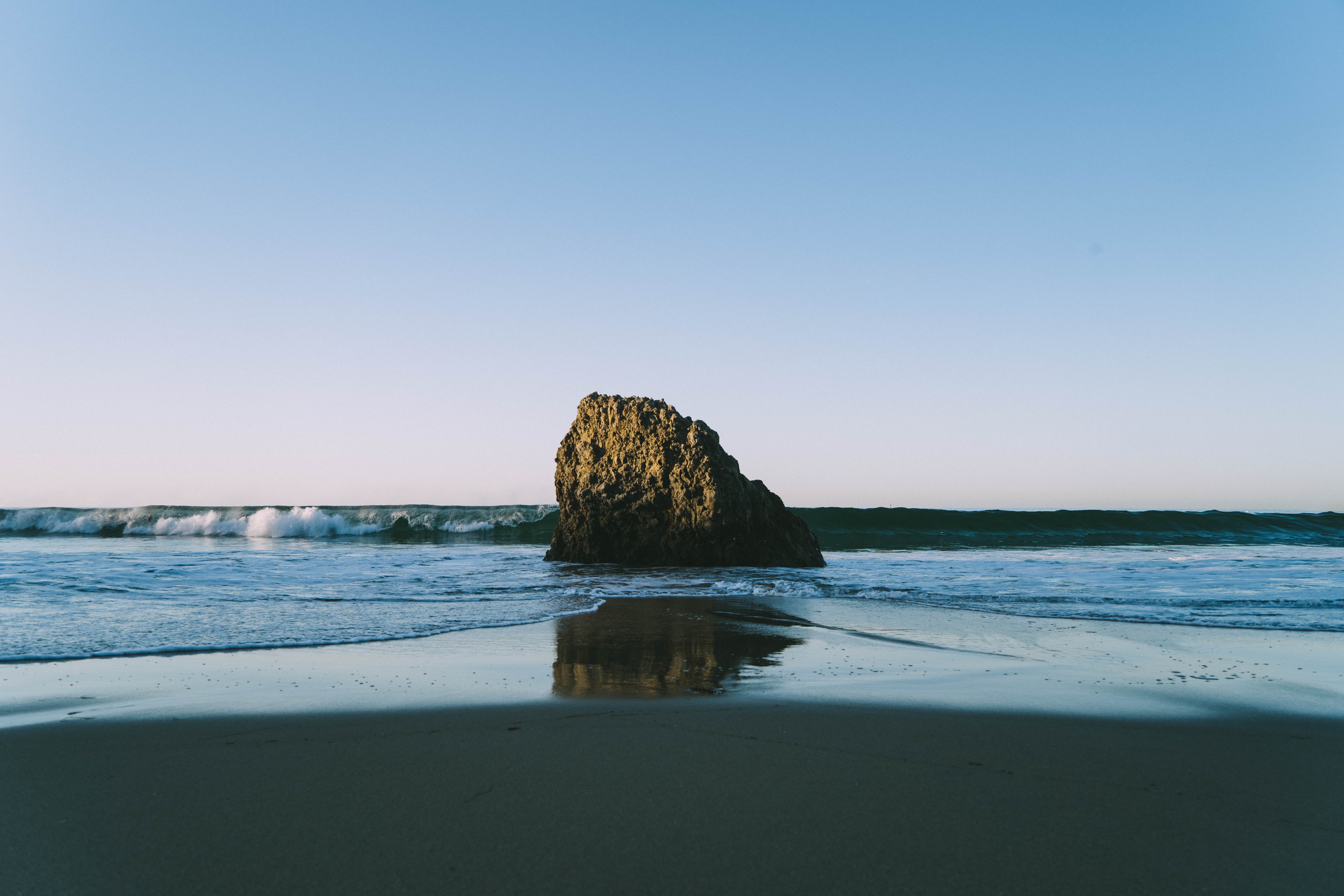 Laden Sie das Felsen, Rock, Natur, Wasser, Waves, Sea, Strand-Bild kostenlos auf Ihren PC-Desktop herunter