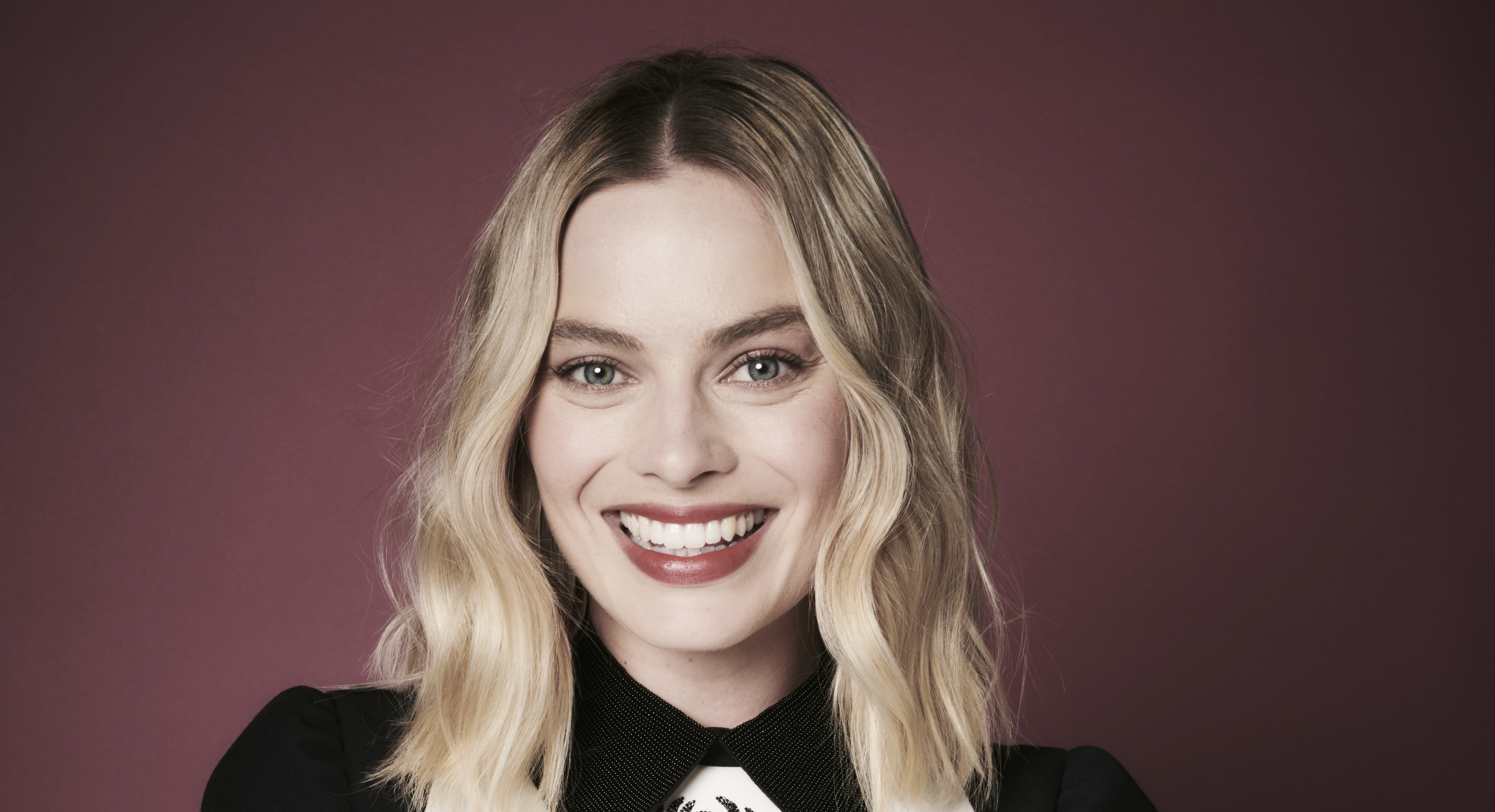 Free download wallpaper Smile, Blonde, Celebrity, Actress, Australian, Margot Robbie on your PC desktop