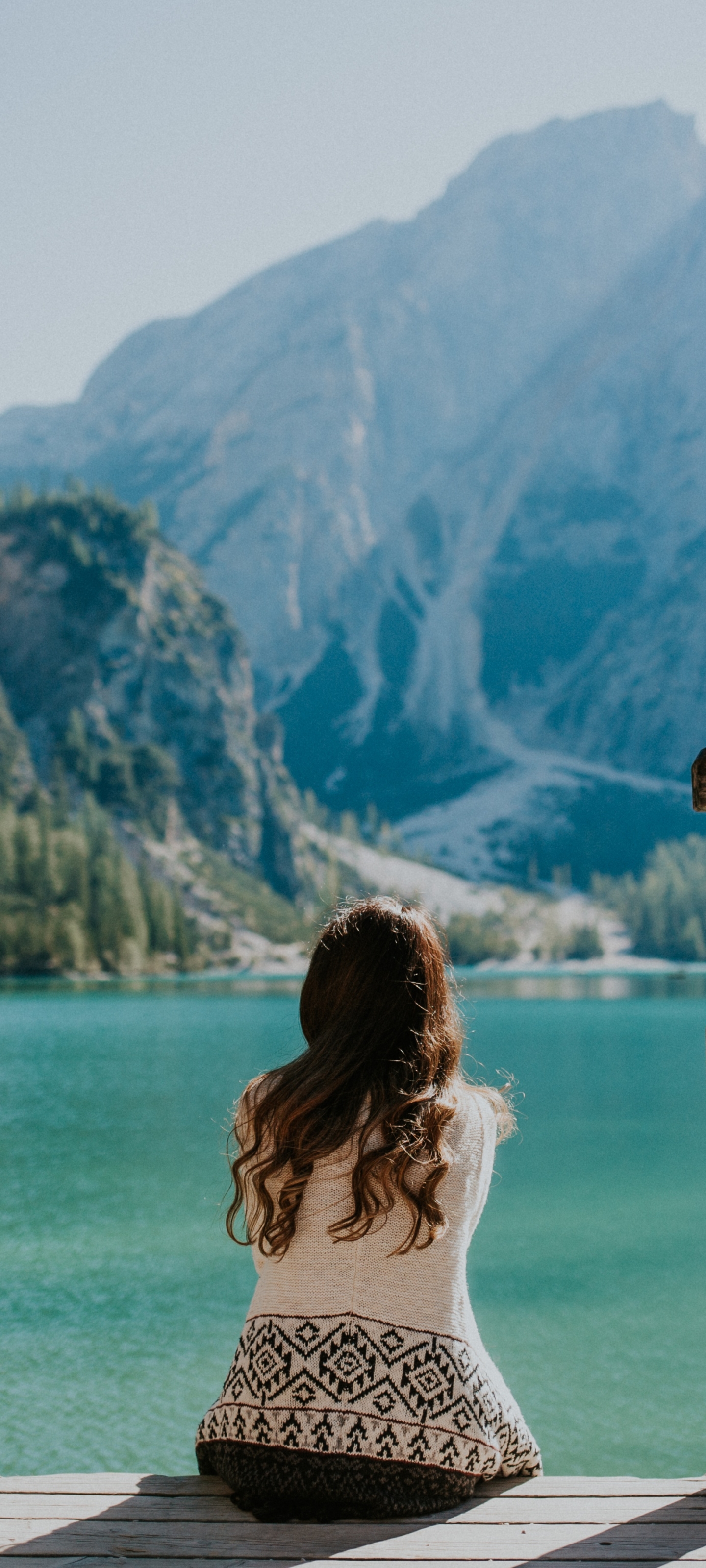 Téléchargez des papiers peints mobile Montagne, Lac, Femmes, De Dos gratuitement.