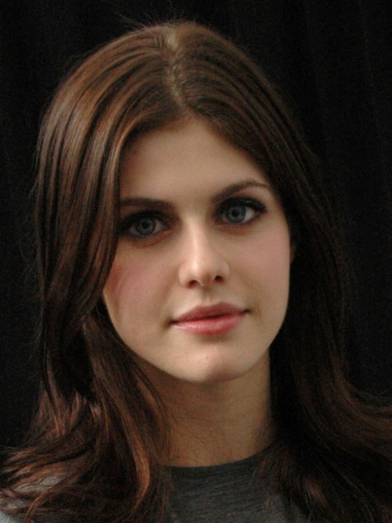 Download mobile wallpaper Celebrity, Alexandra Daddario for free.