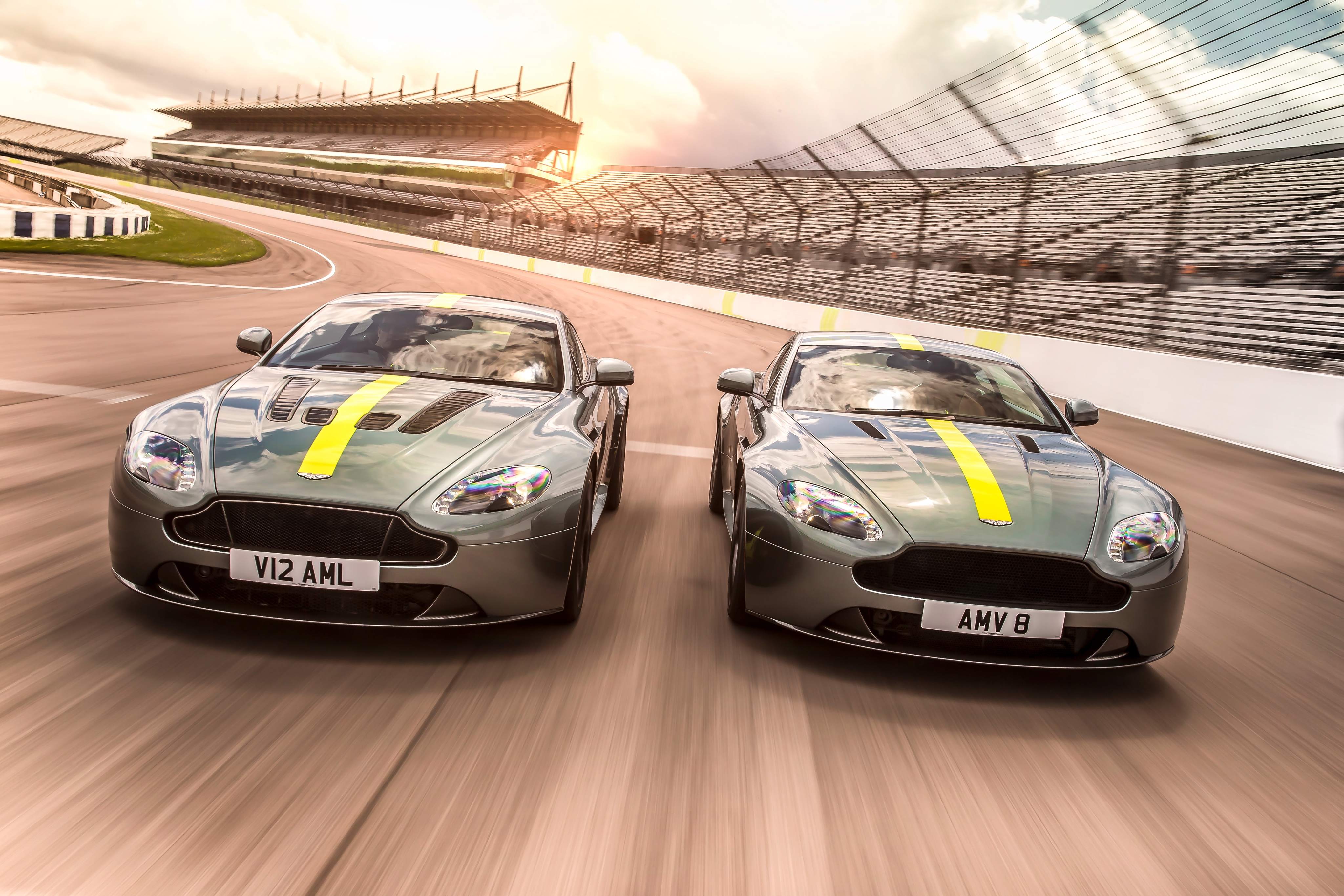 Descarga gratuita de fondo de pantalla para móvil de Aston Martin, Coche, Vehículos, Aston Martin Vantage.