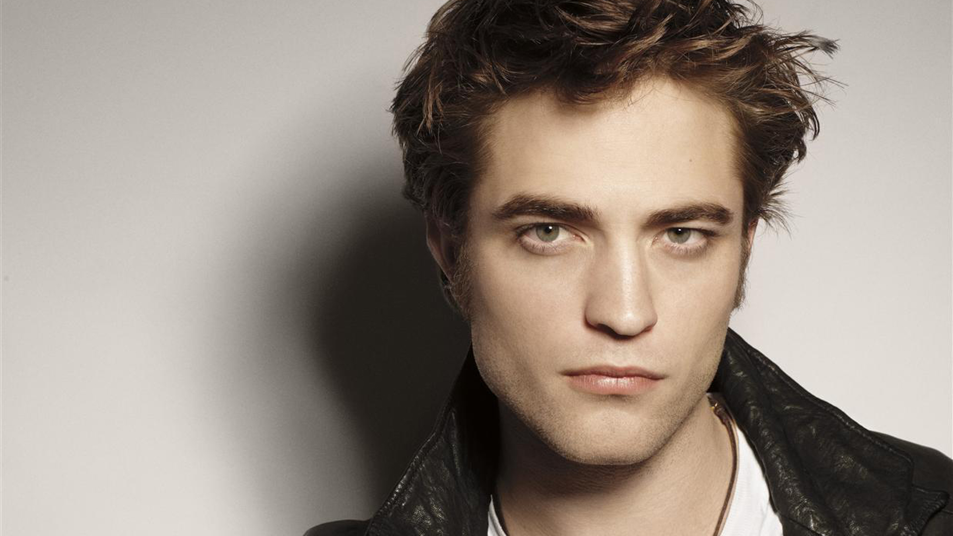 Free download wallpaper Robert Pattinson, Face, Celebrity, Brown Hair, Actor on your PC desktop
