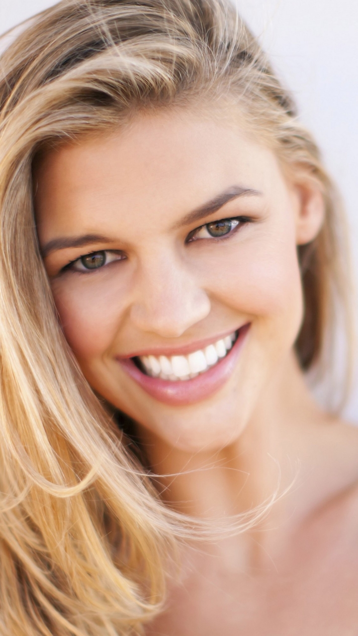 Download mobile wallpaper Smile, Blonde, Face, American, Celebrity, Actress, Kelly Rohrbach for free.