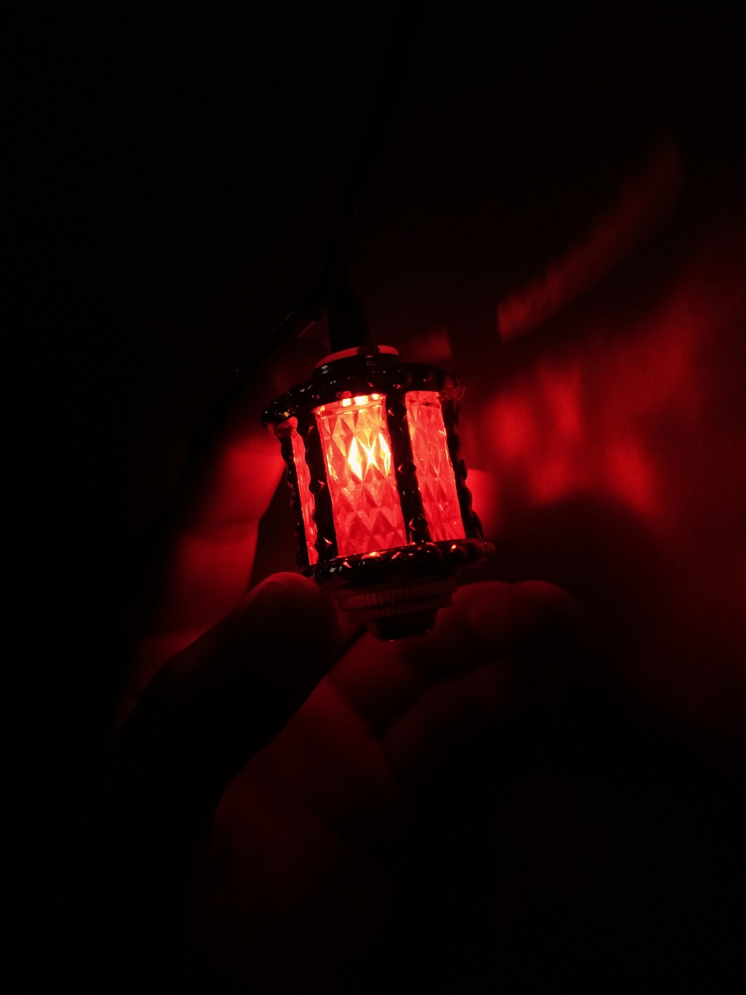 shine, dark, hands, light, lamp, lantern phone background