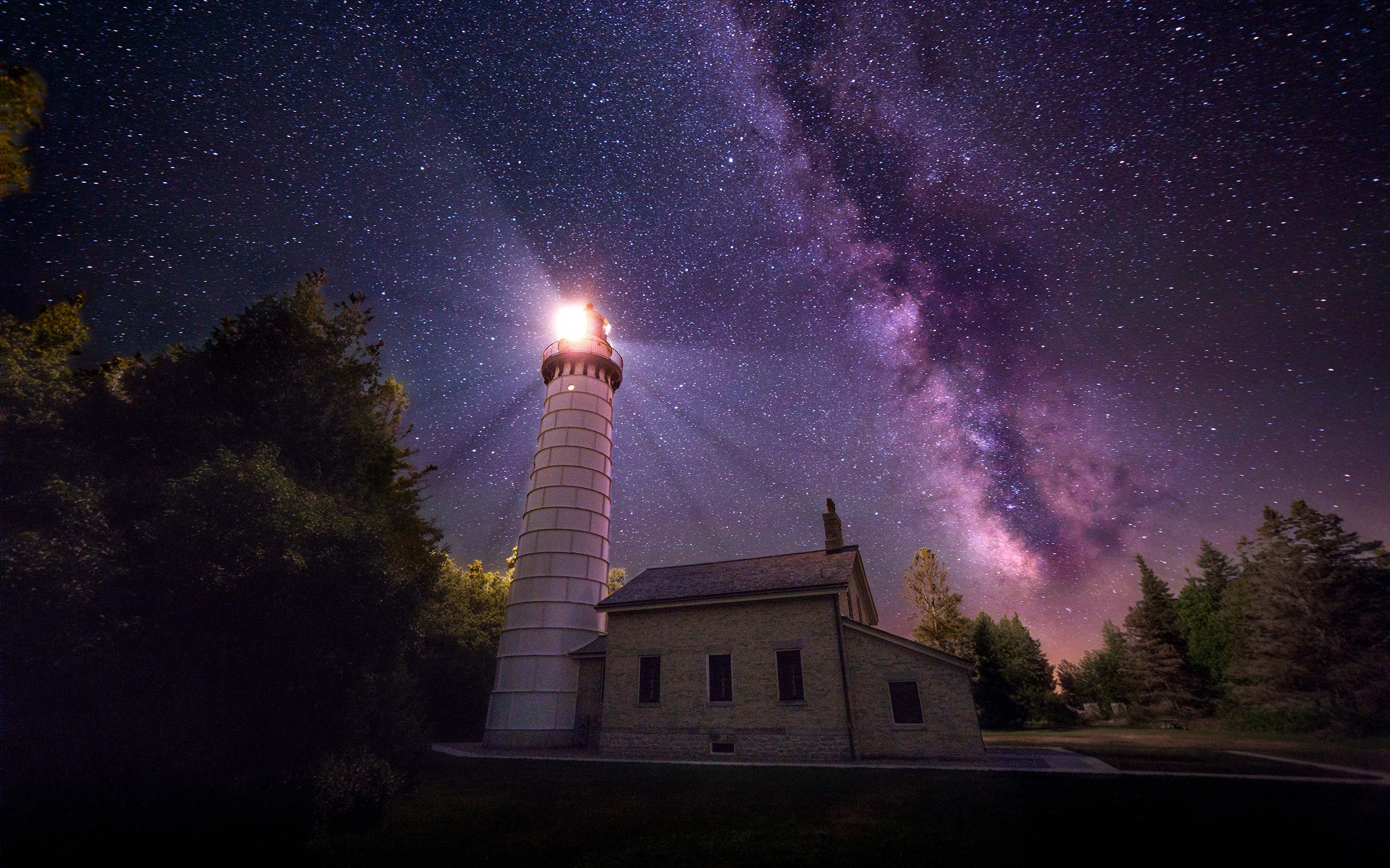 Free download wallpaper Sky, Stars, Night, Building, Starry Sky, Milky Way, Lighthouse, Man Made on your PC desktop
