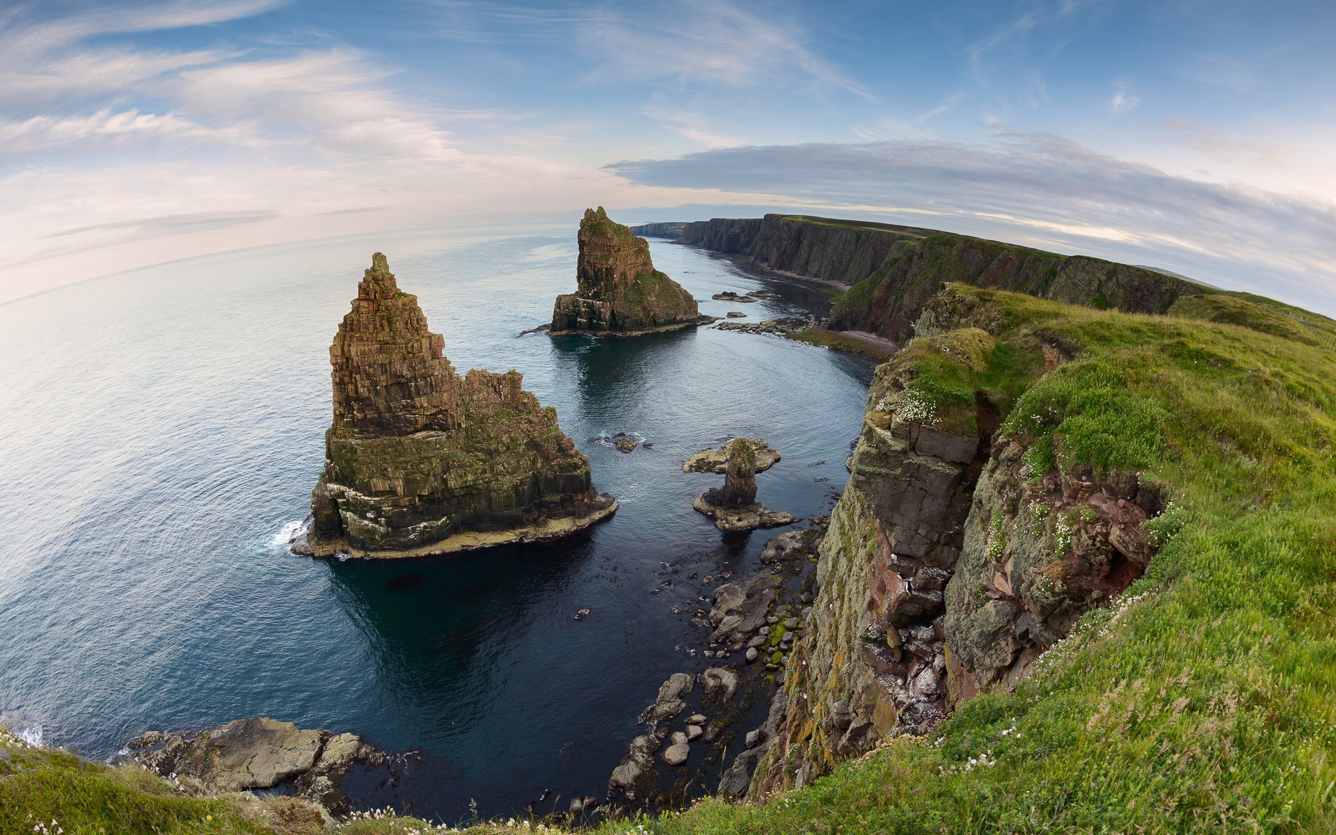 Скачать картинку Утес, Шотландия, Береговая Линия, Рыбий Глаз, Земля/природа в телефон бесплатно.