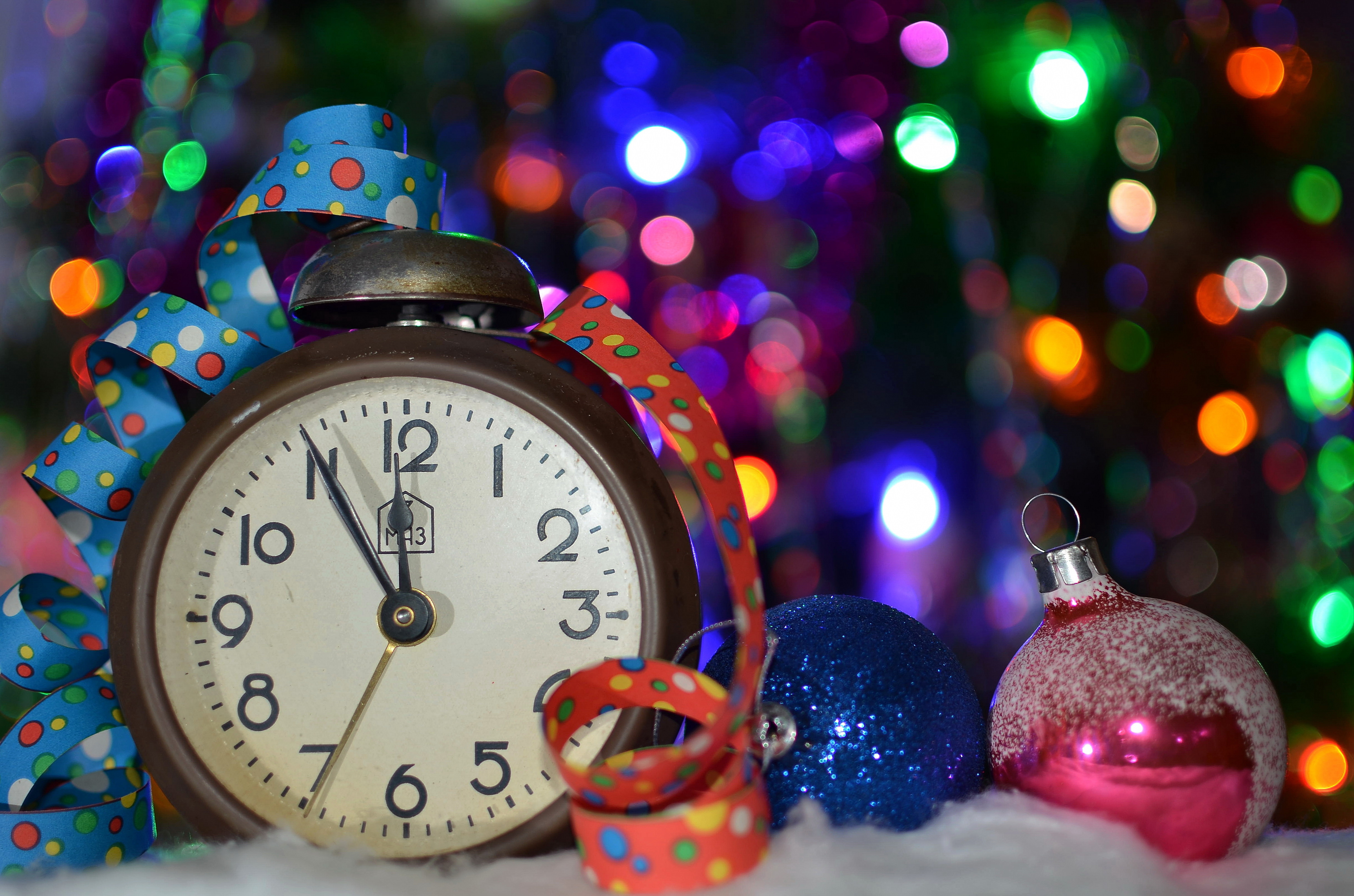 Download mobile wallpaper New Year, Clock, Christmas, Holiday, Bokeh, Ribbon, Christmas Ornaments for free.