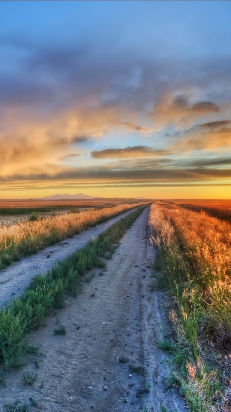 Скачать картинку Пейзаж, Дорога, Восход, Поле, Hdr, Дорожка, Ландшафт, Фотографии, Восход Солнца в телефон бесплатно.