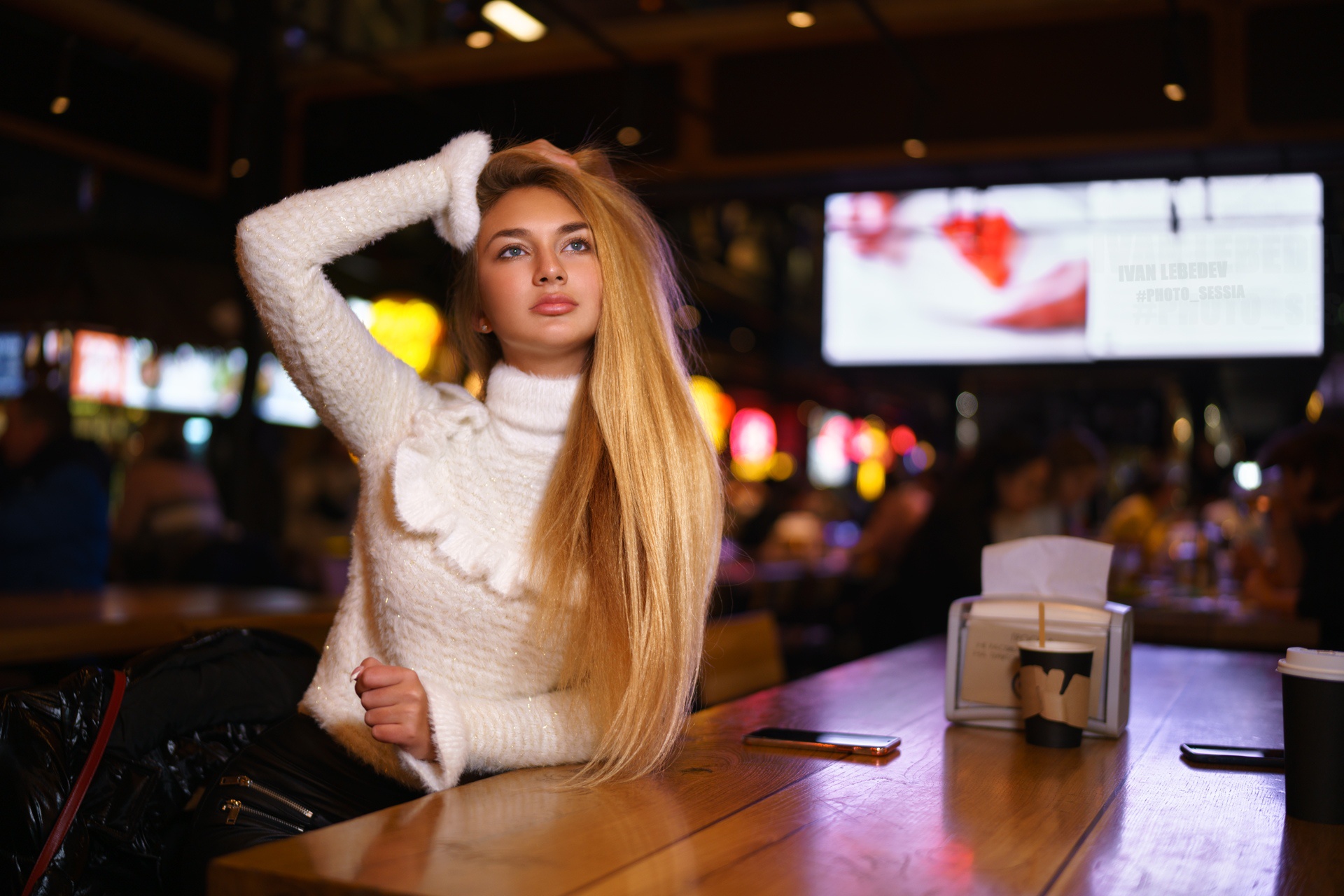 Free download wallpaper Blonde, Model, Women, Blue Eyes, Long Hair, Depth Of Field on your PC desktop