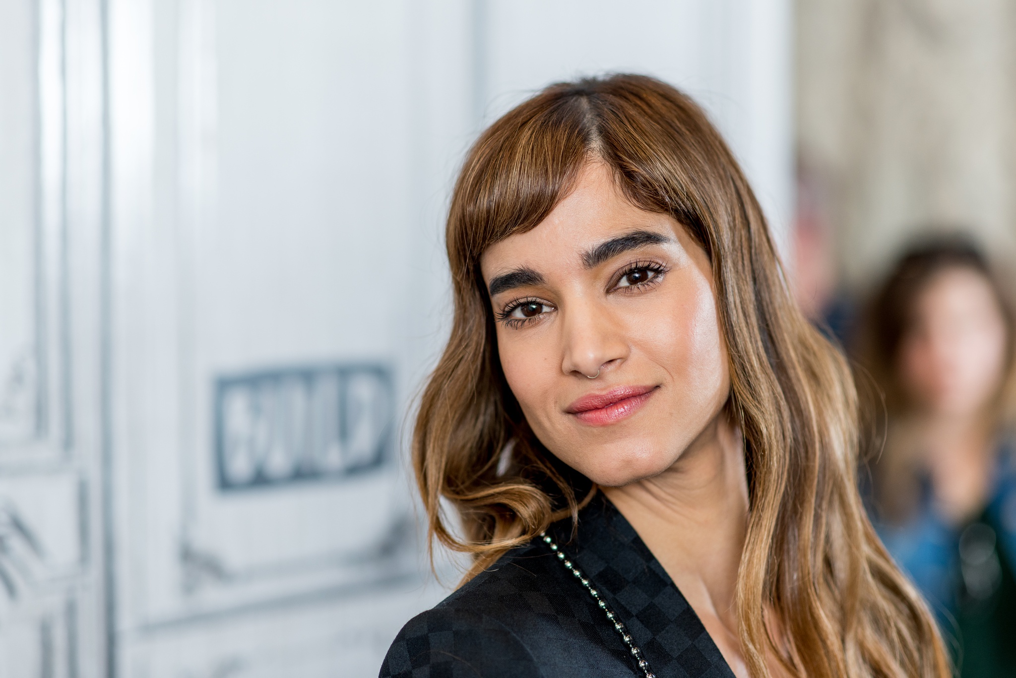 Free download wallpaper Face, Brunette, Celebrity, Brown Eyes, Actress, French, Sofia Boutella on your PC desktop